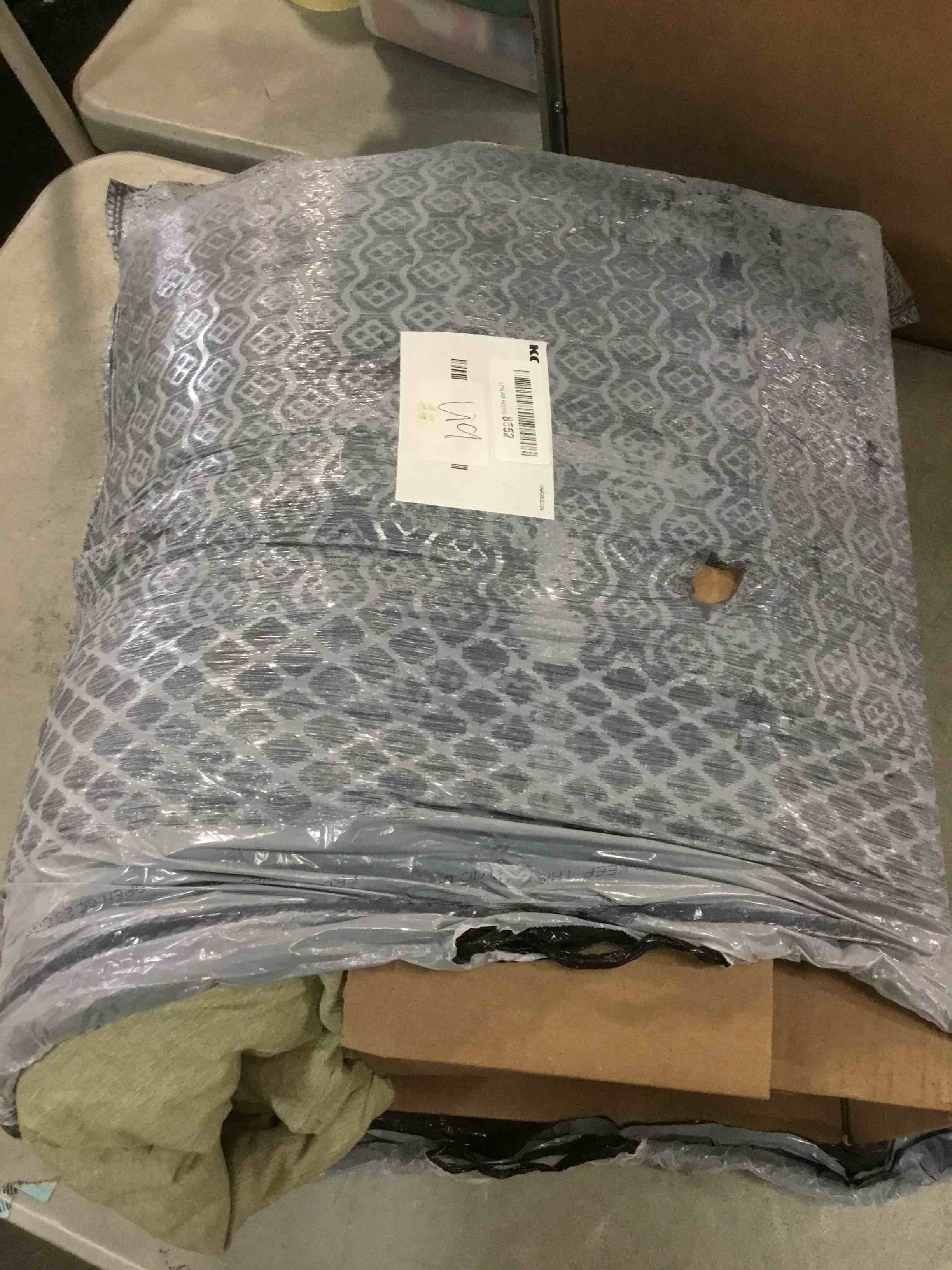 https://s3.amazonaws.com/lotting-images-prod/bidfta/RED6237354_1714400703052.jpeg