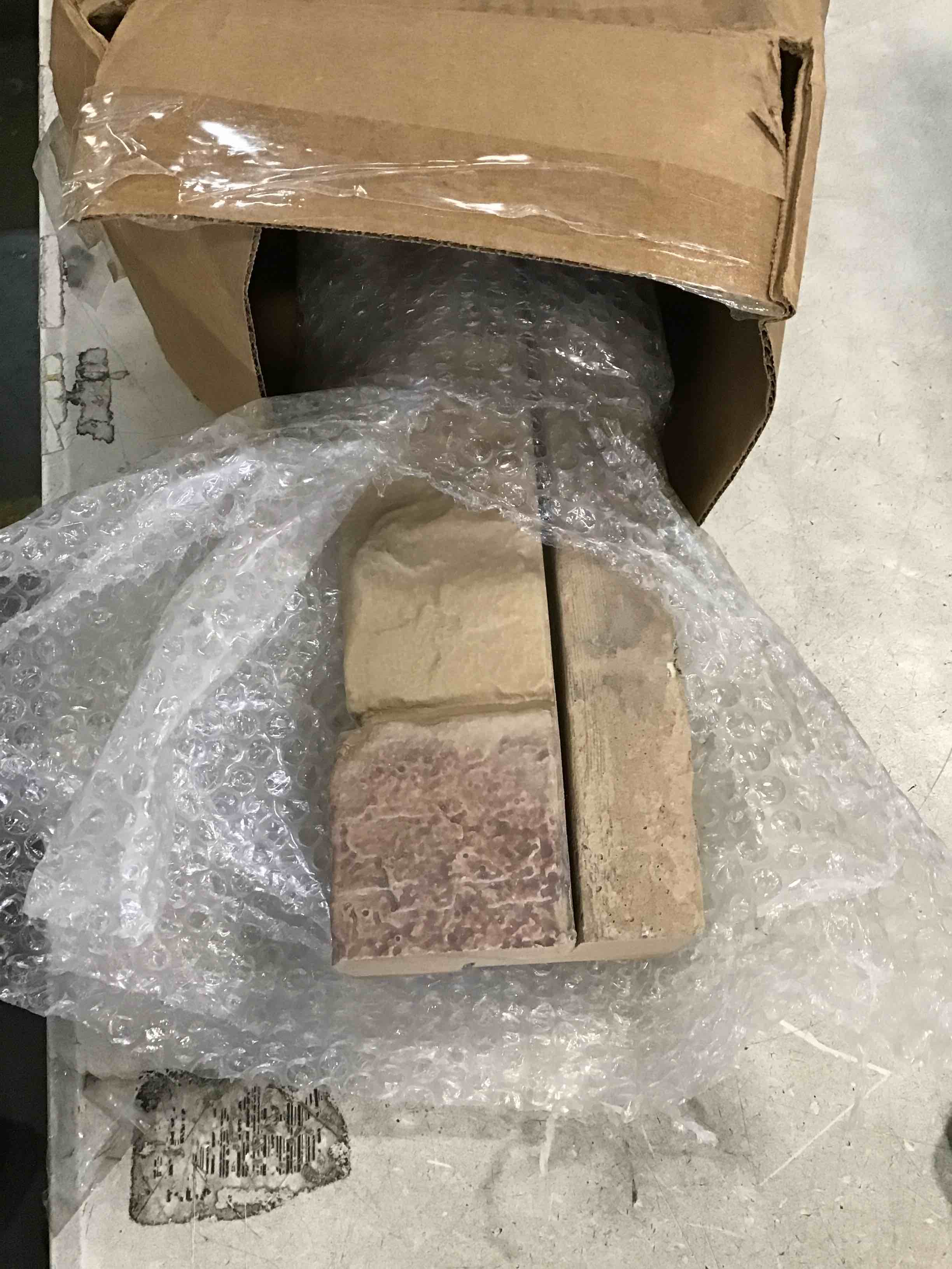 https://s3.amazonaws.com/lotting-images-prod/bidfta/RED6237962_1713900580864.jpeg