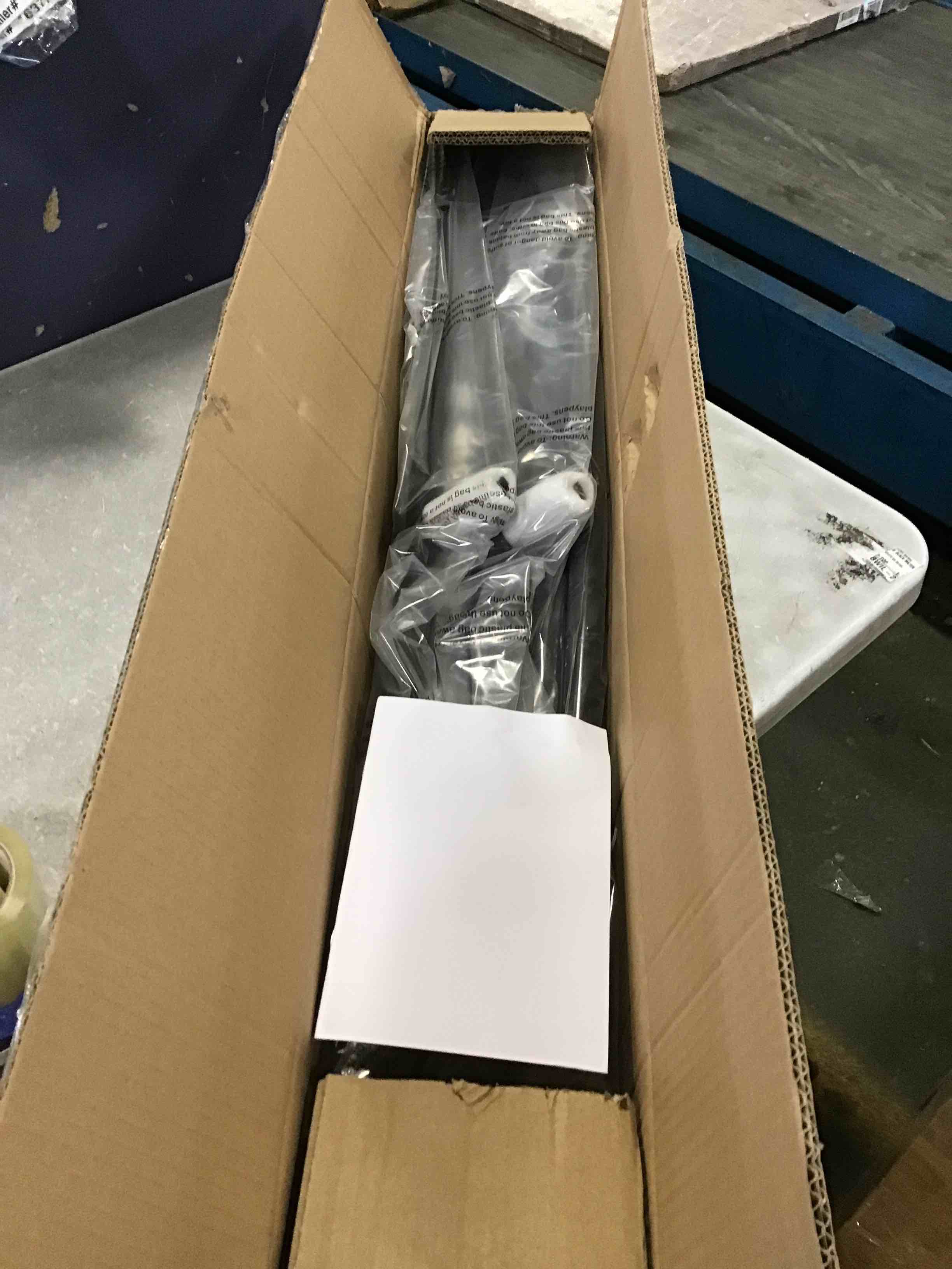 https://s3.amazonaws.com/lotting-images-prod/bidfta/RED6238195_1713988126932.jpeg