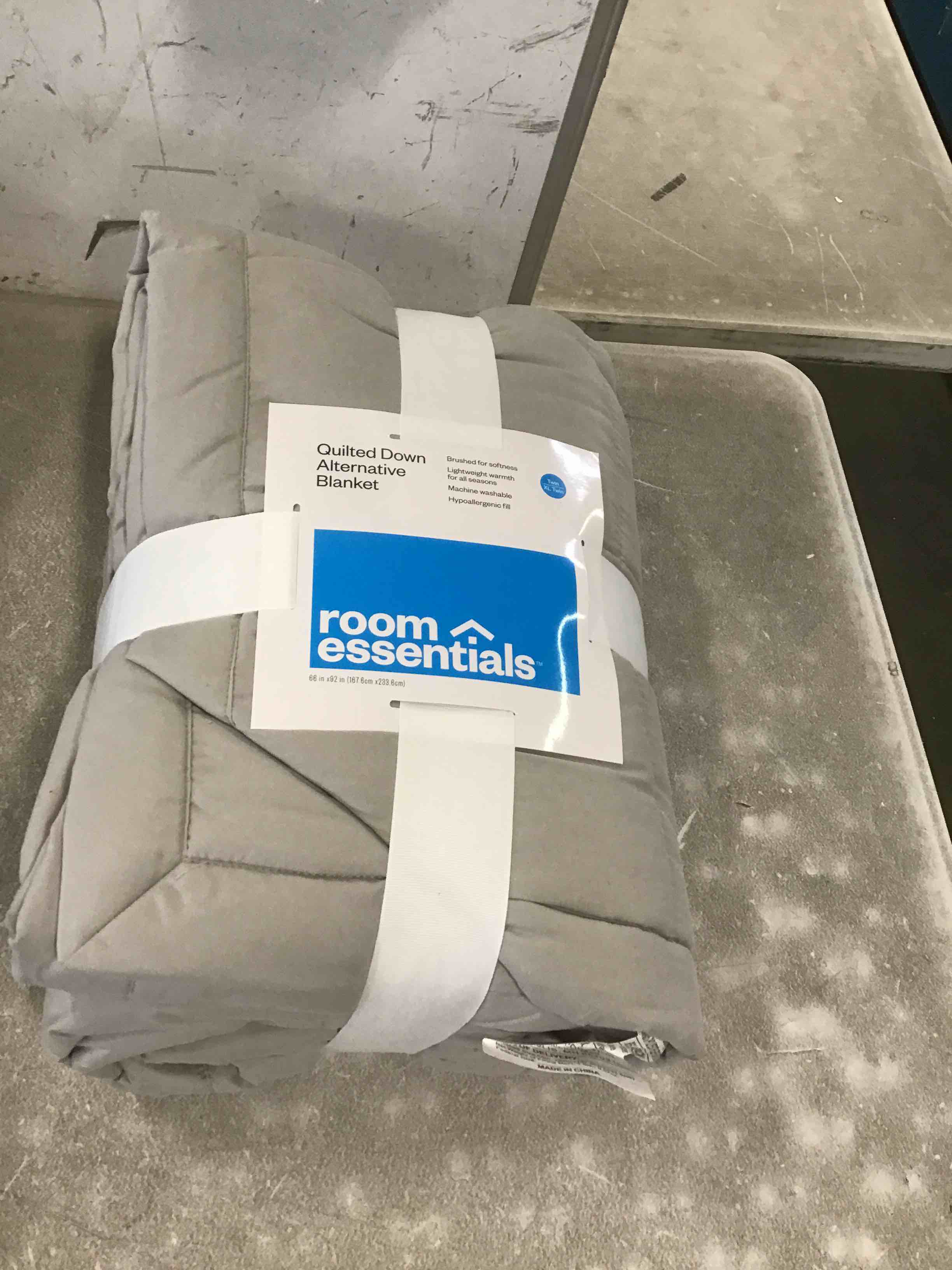 https://s3.amazonaws.com/lotting-images-prod/bidfta/RED6238705_1714159841037.jpeg