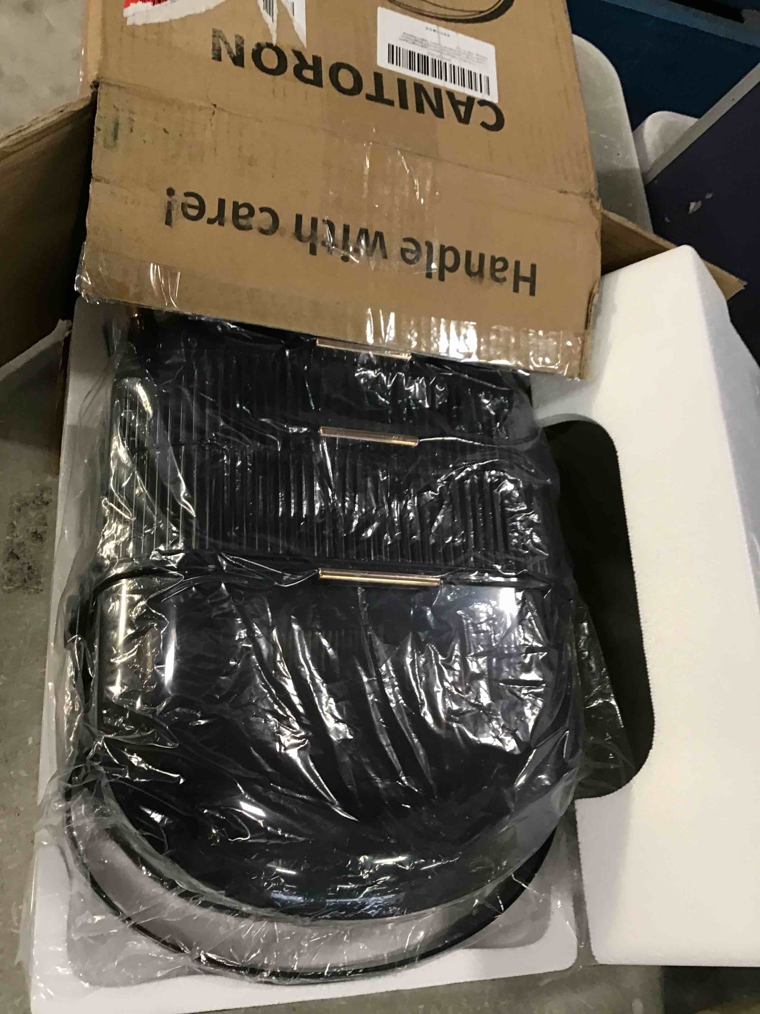 https://s3.amazonaws.com/lotting-images-prod/bidfta/RED6238891_1714389905097.jpeg