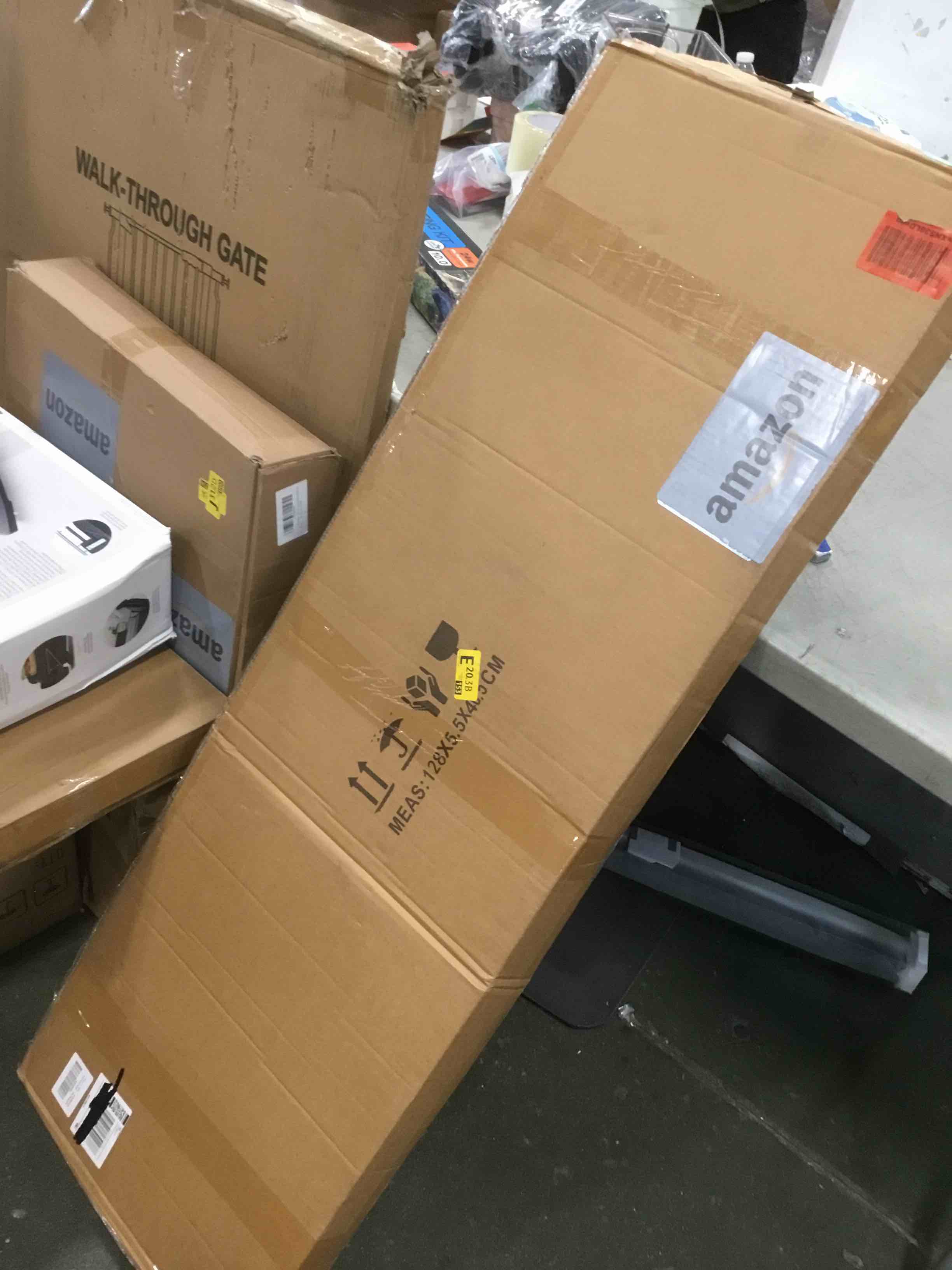 https://s3.amazonaws.com/lotting-images-prod/bidfta/RED6239784_1714219653548.jpeg