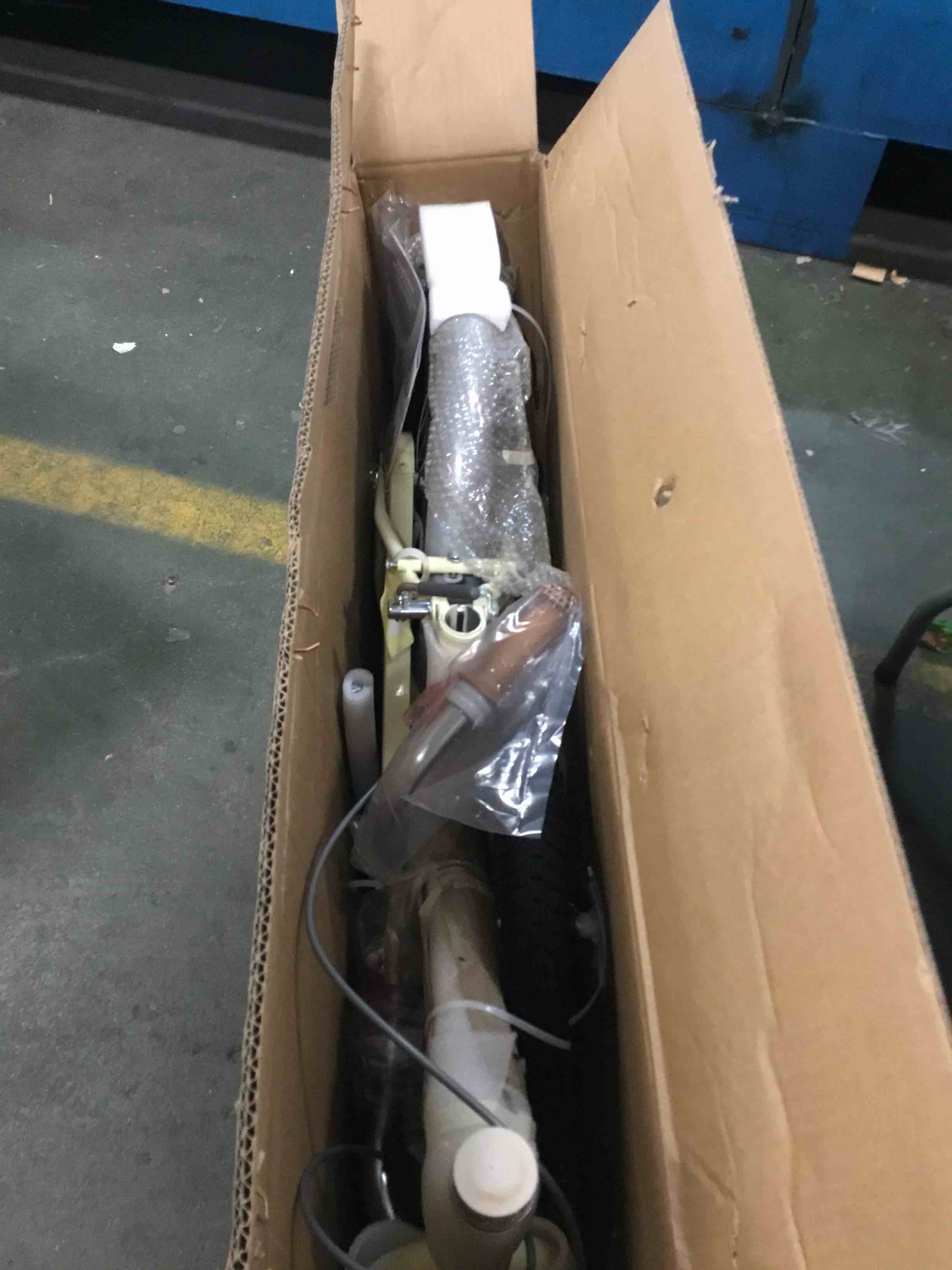 https://s3.amazonaws.com/lotting-images-prod/bidfta/RED6240000_1714397263908.jpeg