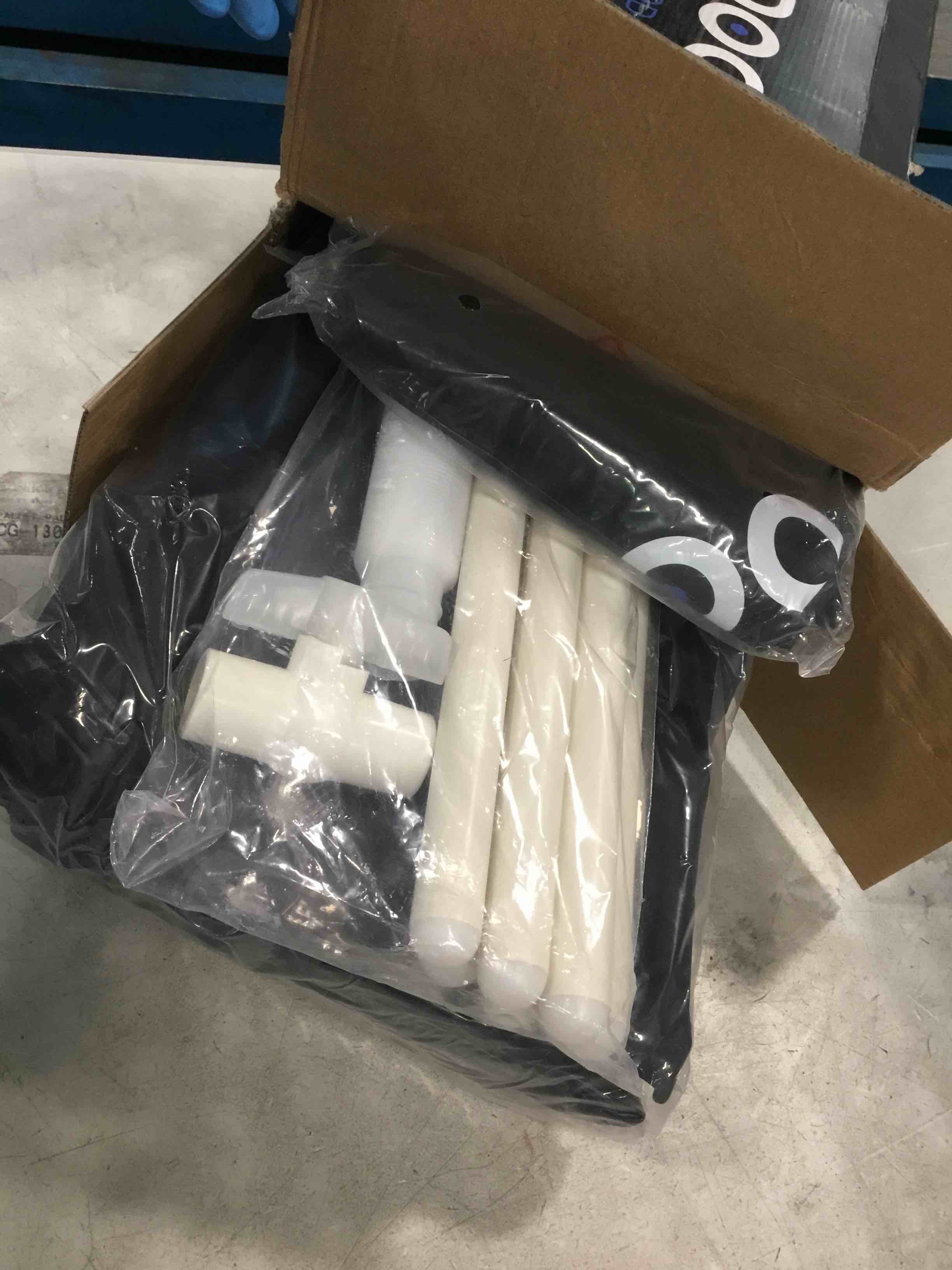 https://s3.amazonaws.com/lotting-images-prod/bidfta/RED6240018_1714400435097.jpeg