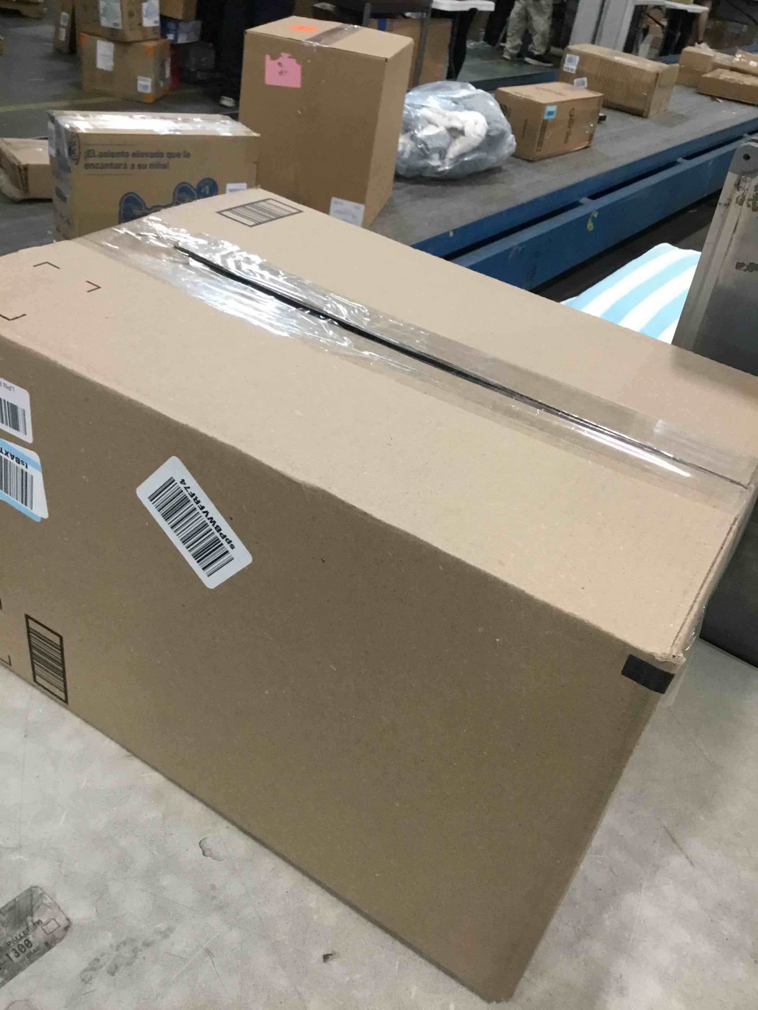 https://s3.amazonaws.com/lotting-images-prod/bidfta/RED6240021_1714400775577.jpeg