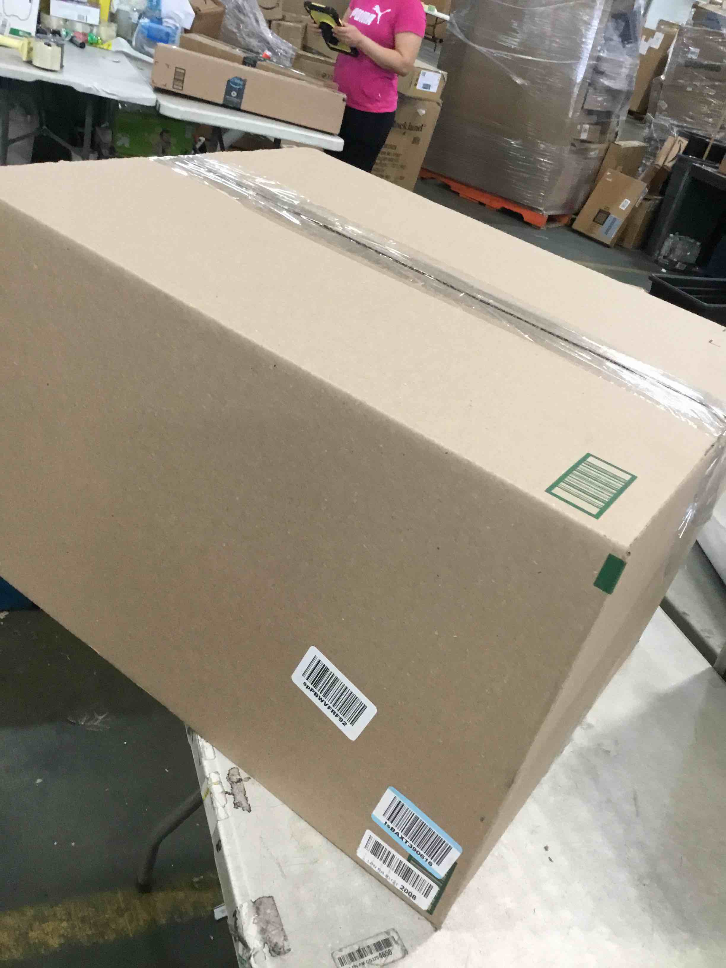https://s3.amazonaws.com/lotting-images-prod/bidfta/RED6240037_1714402381657.jpeg