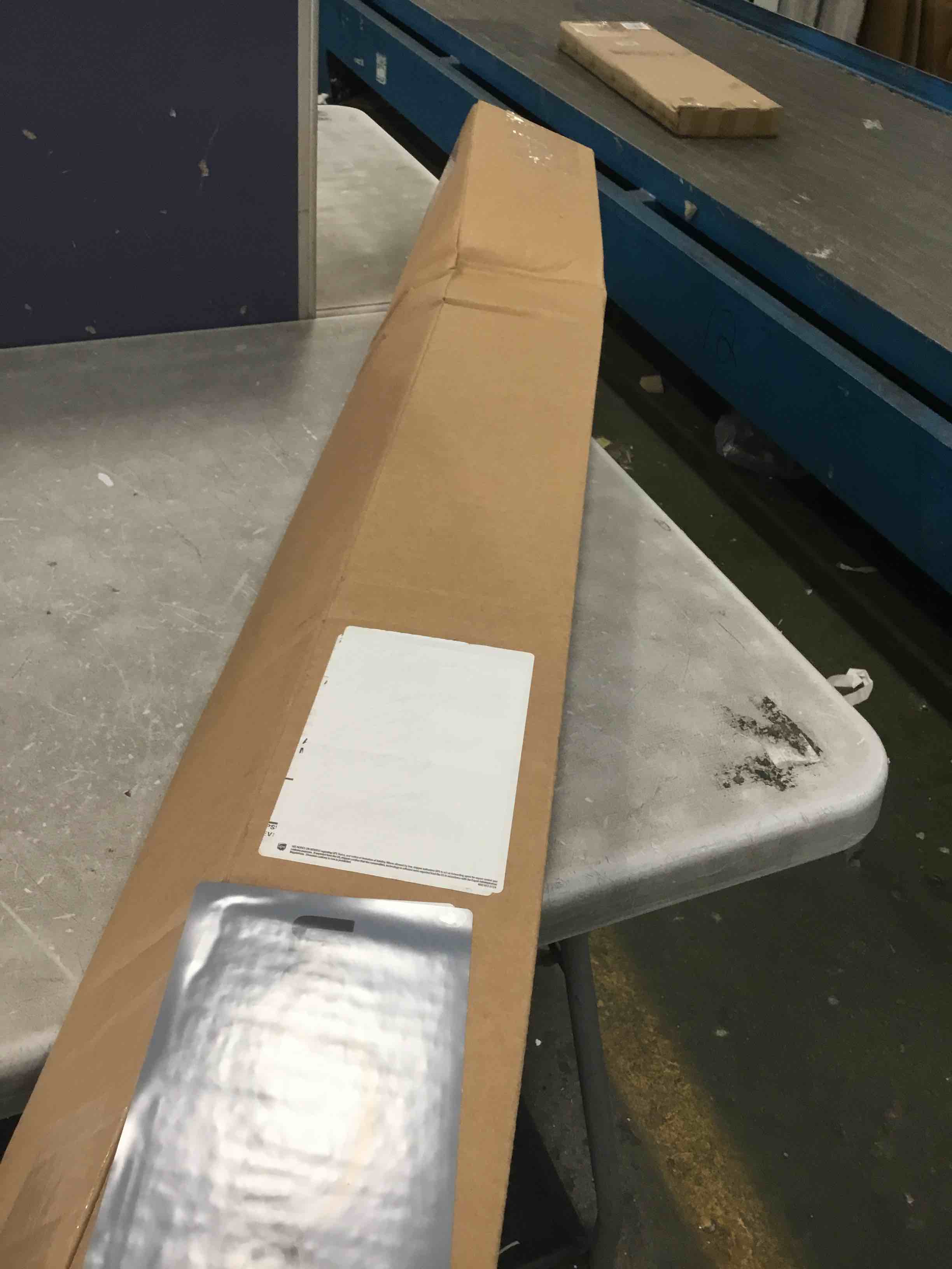 https://s3.amazonaws.com/lotting-images-prod/bidfta/RED6240353_1714493289606.jpeg