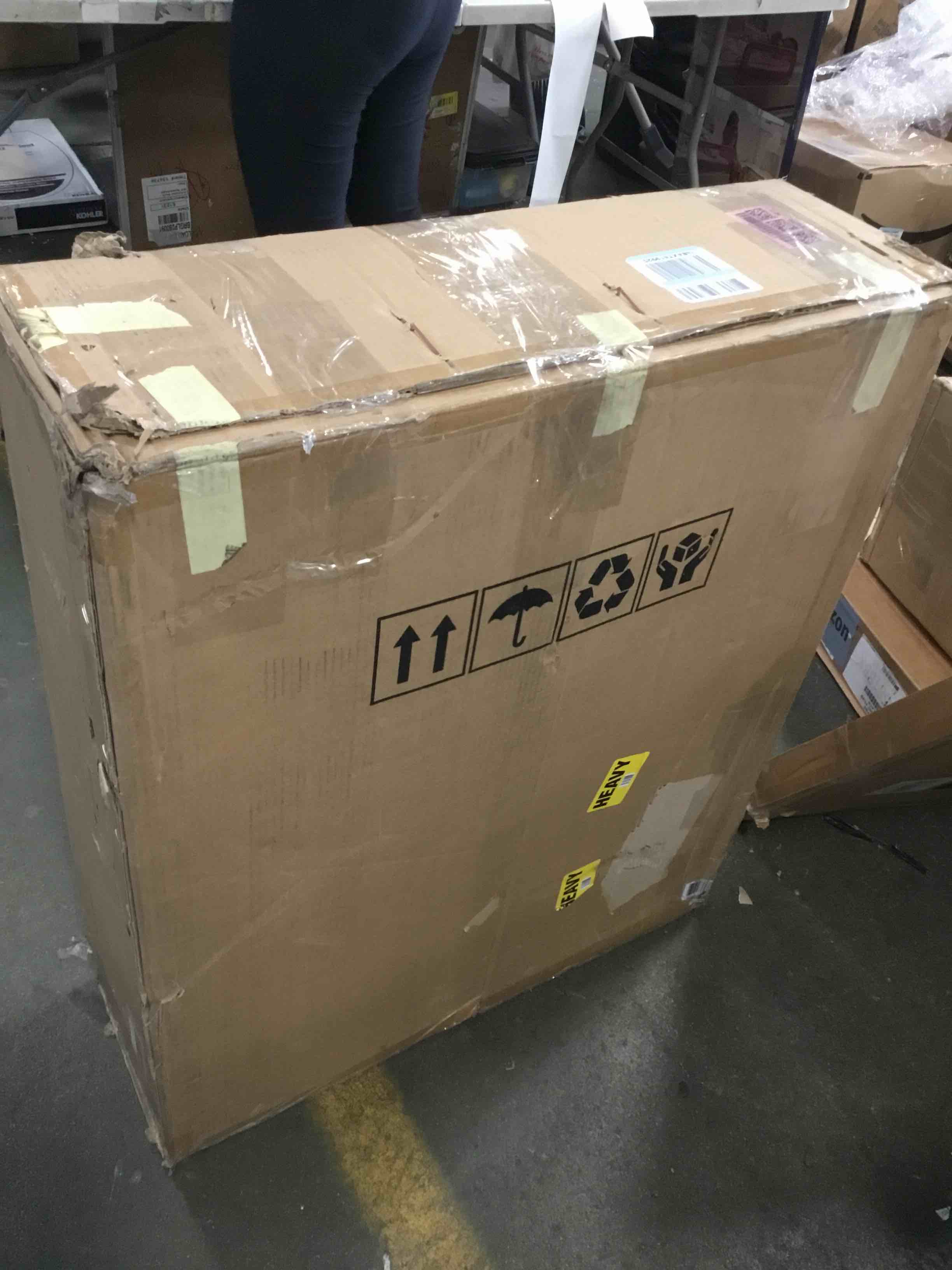https://s3.amazonaws.com/lotting-images-prod/bidfta/RED6240358_1714494196116.jpeg