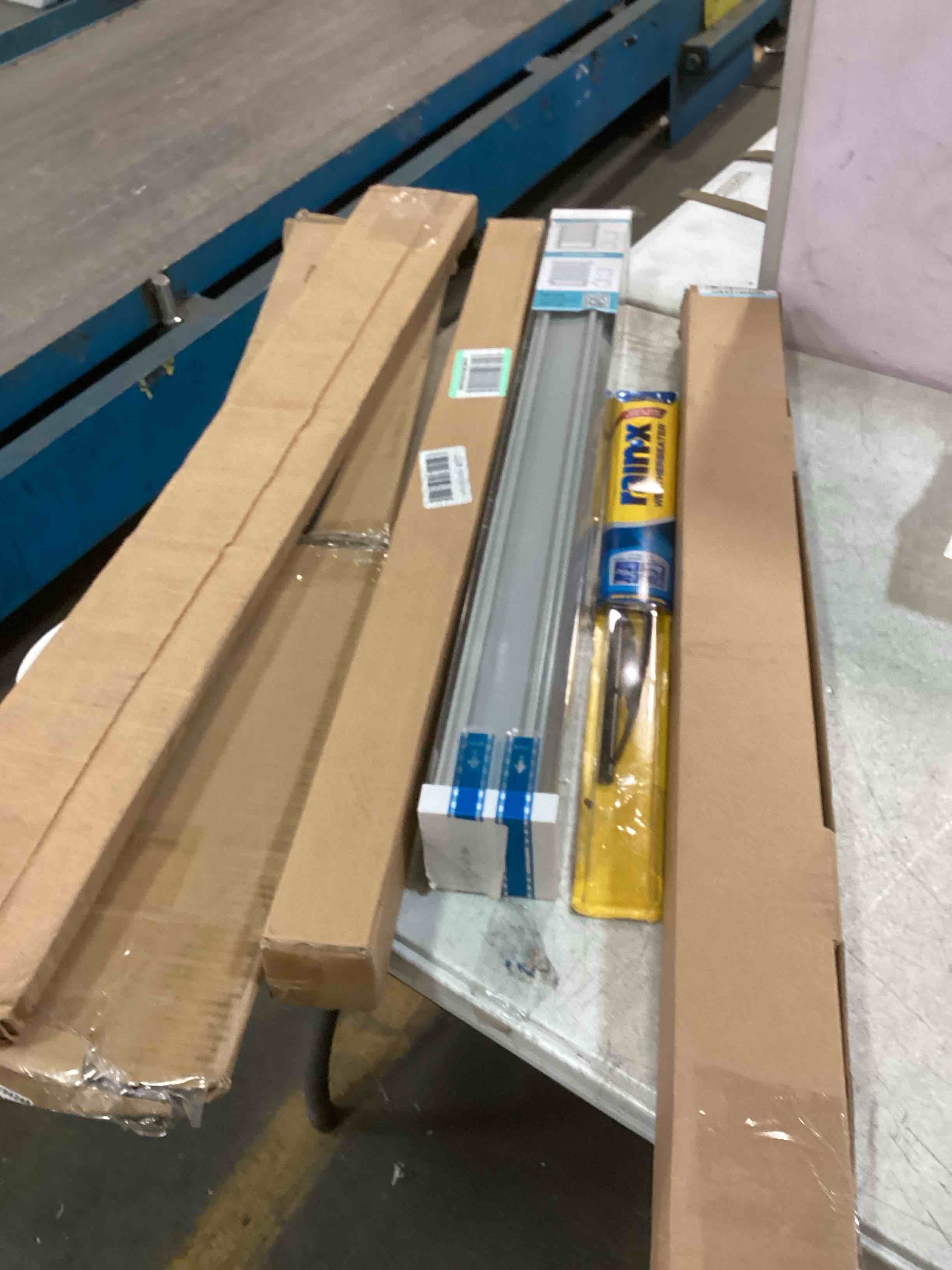 https://s3.amazonaws.com/lotting-images-prod/bidfta/RED6240596_1713631949037.jpeg