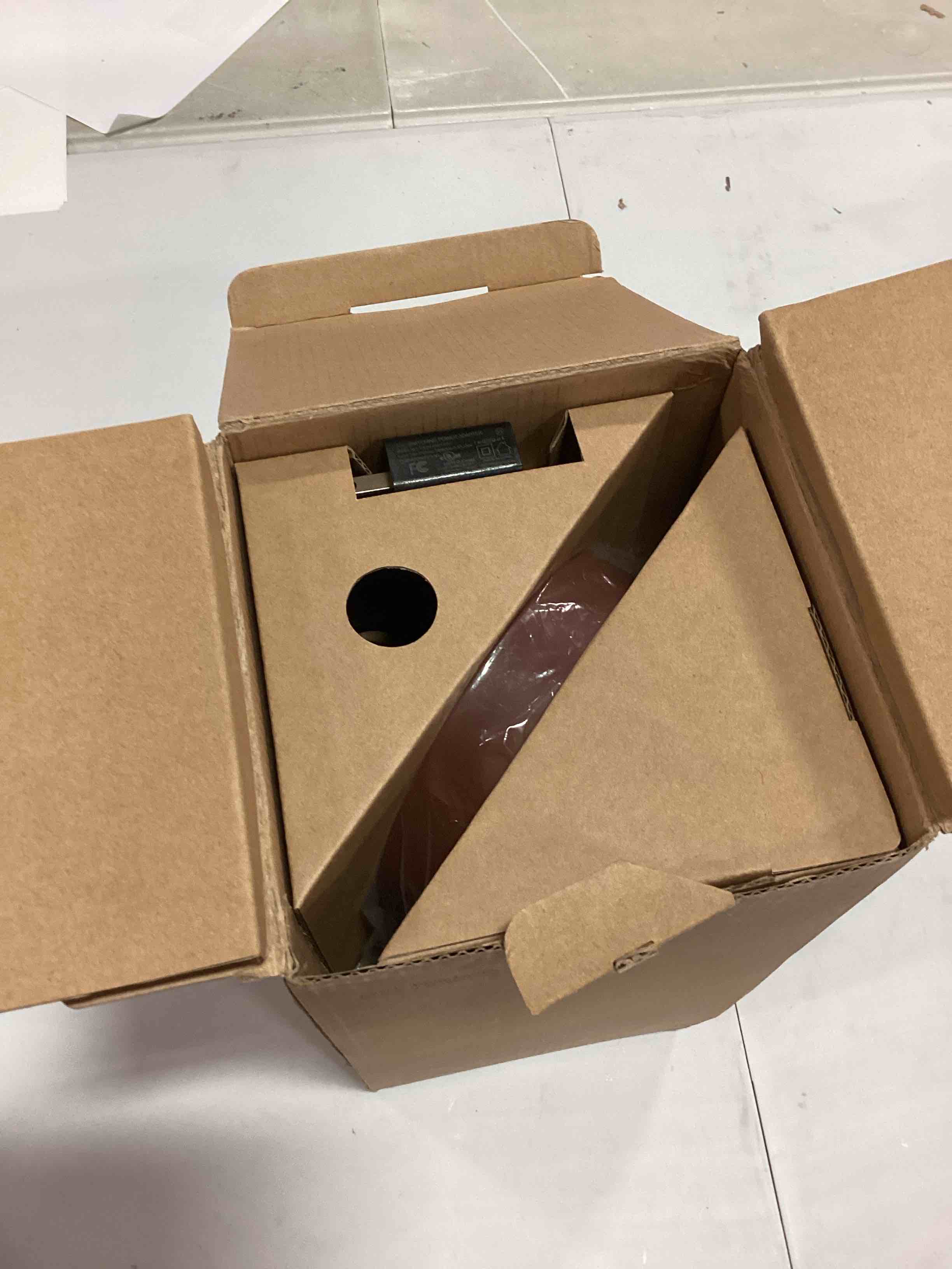 https://s3.amazonaws.com/lotting-images-prod/bidfta/RED6240680_1713793998293.jpeg