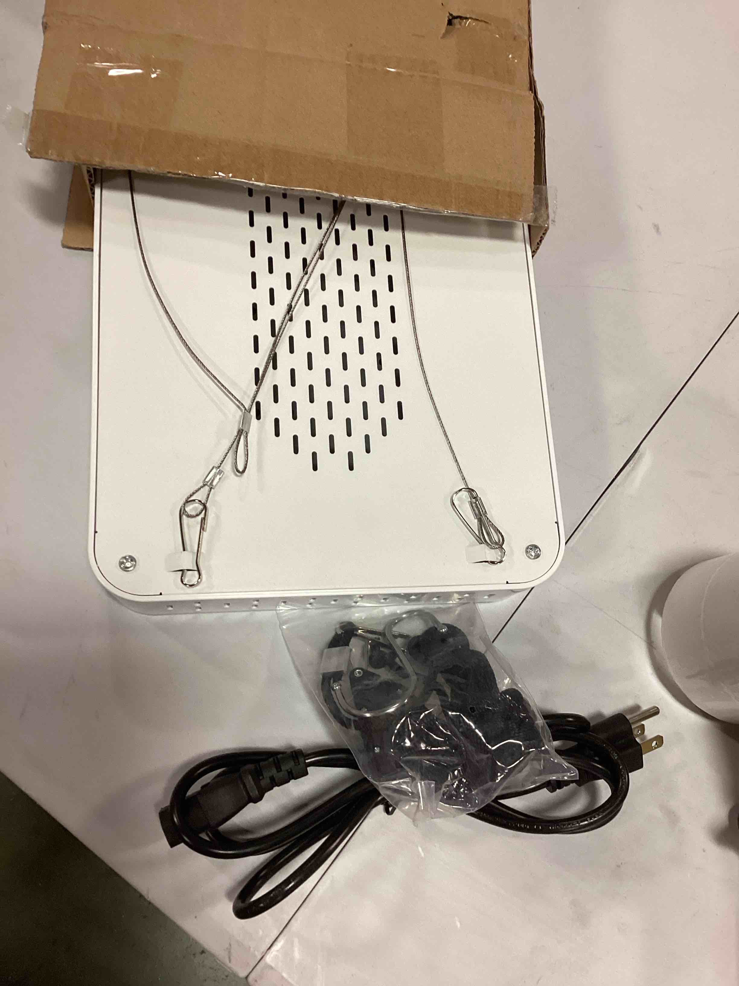 https://s3.amazonaws.com/lotting-images-prod/bidfta/RED6240682_1713794120500.jpeg