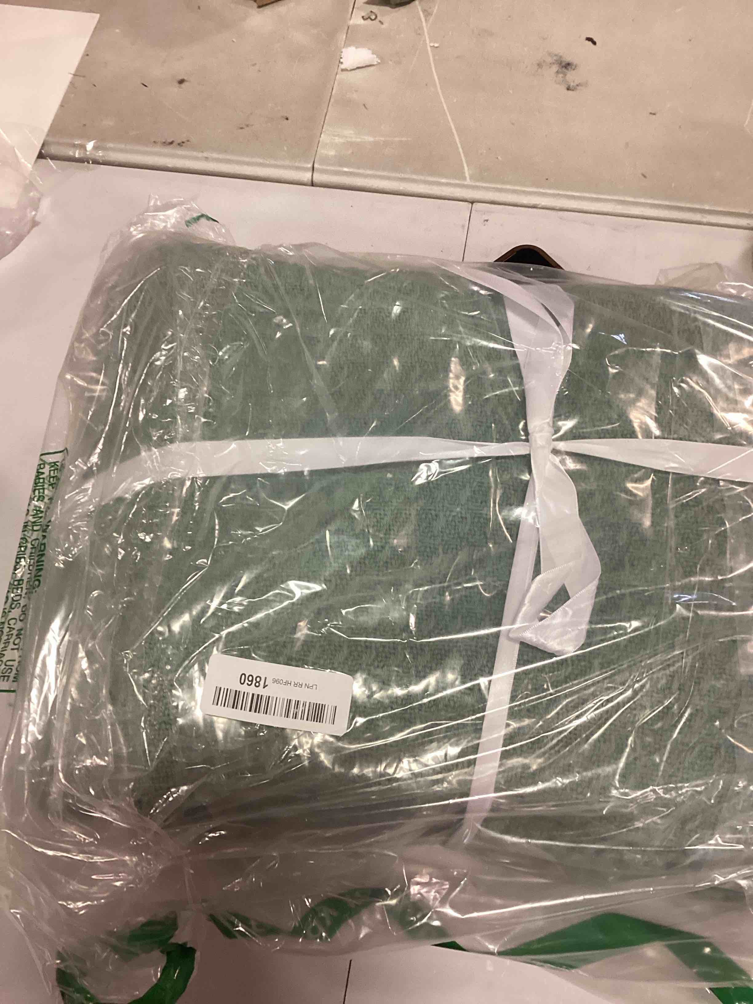 https://s3.amazonaws.com/lotting-images-prod/bidfta/RED6240710_1713797387115.jpeg