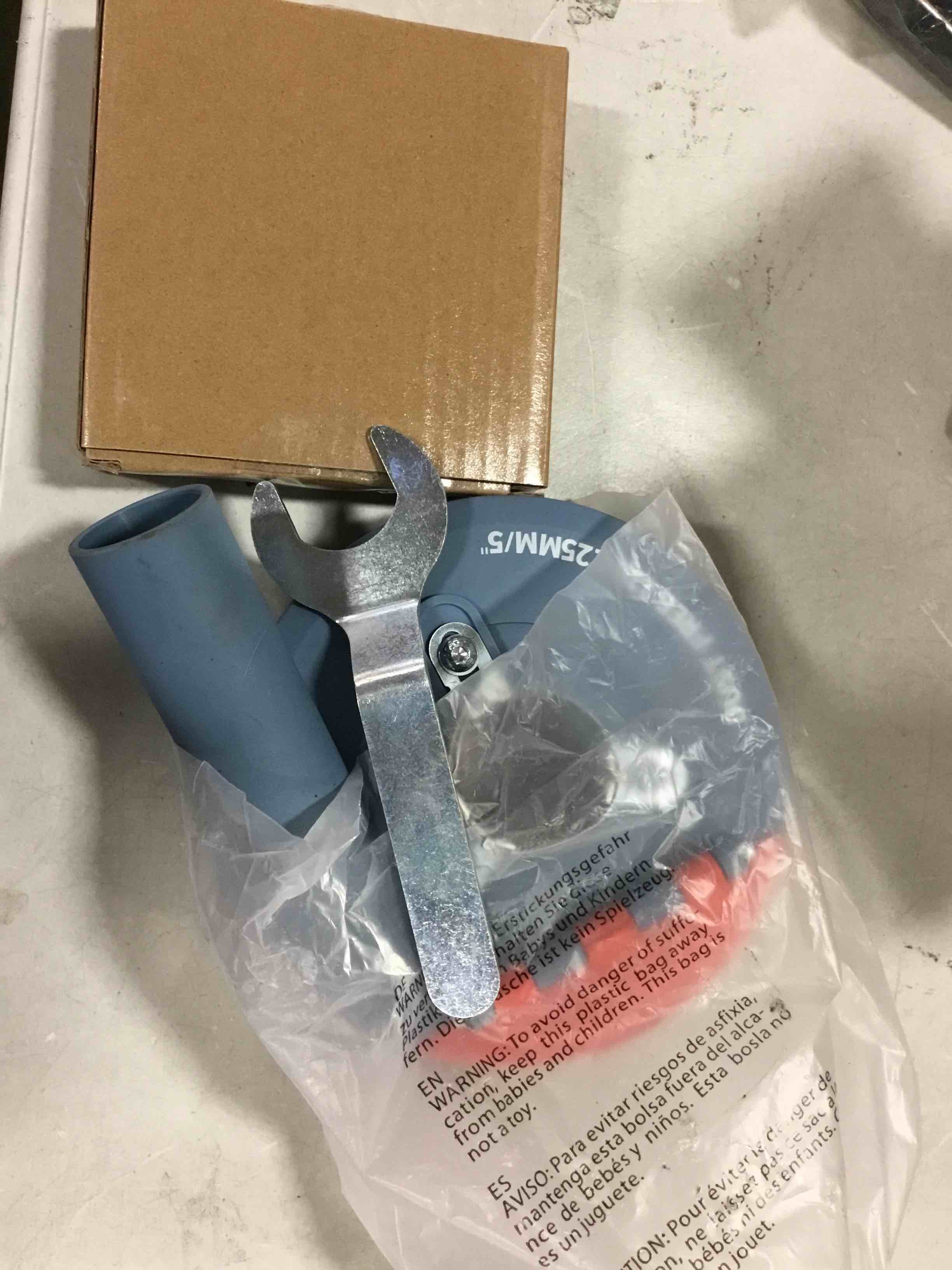 https://s3.amazonaws.com/lotting-images-prod/bidfta/RED6241023_1713898591645.jpeg