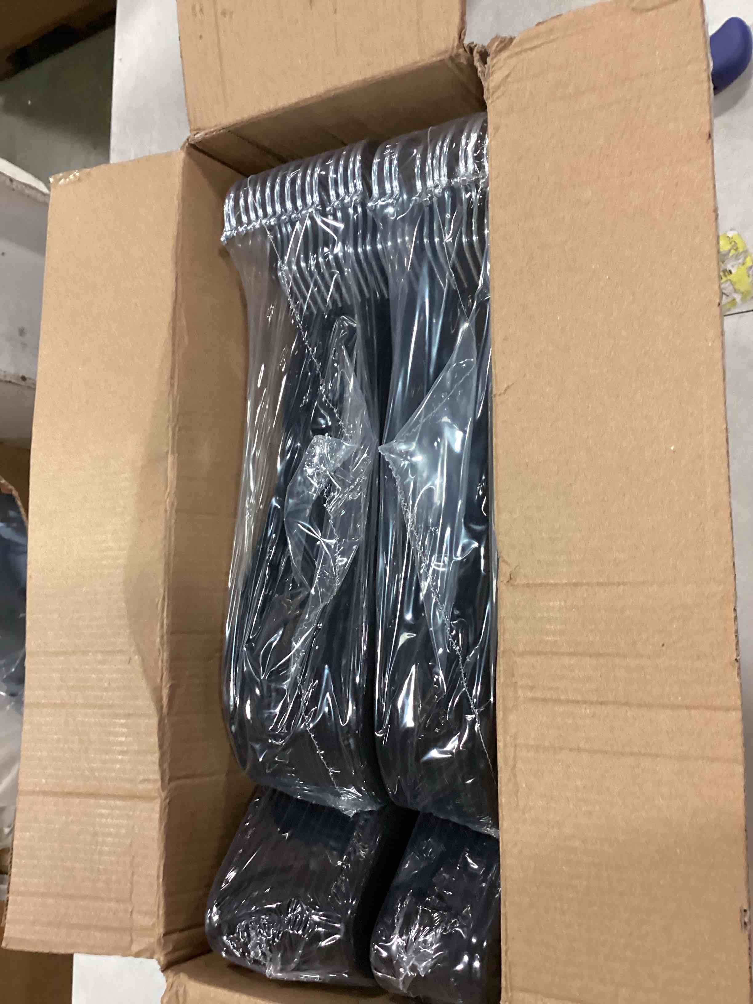 https://s3.amazonaws.com/lotting-images-prod/bidfta/RED6241081_1713961899487.jpeg