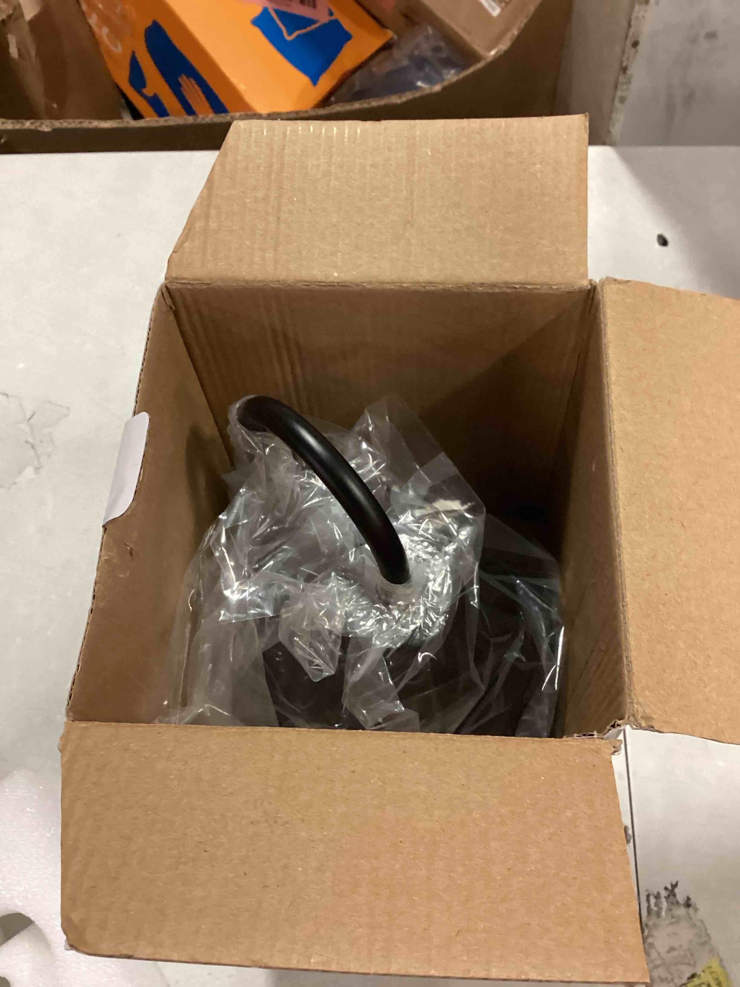 https://s3.amazonaws.com/lotting-images-prod/bidfta/RED6241108_1713964233747.jpeg