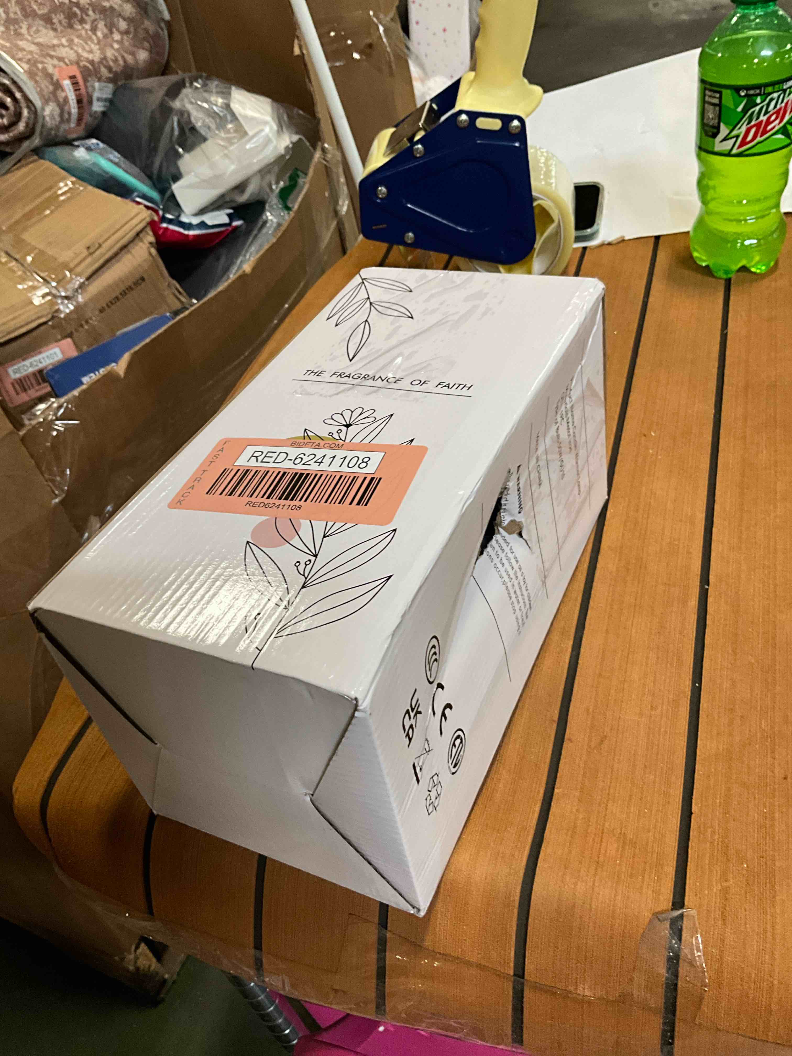 https://s3.amazonaws.com/lotting-images-prod/bidfta/RED6241108_1713973680440.jpeg