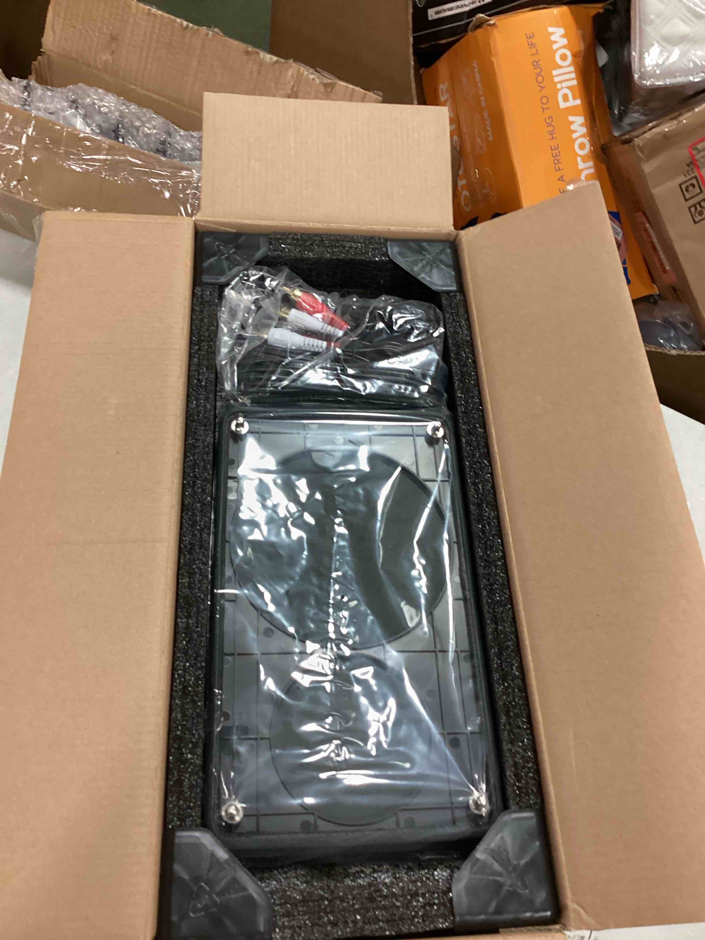 https://s3.amazonaws.com/lotting-images-prod/bidfta/RED6241117_1713964717701.jpeg