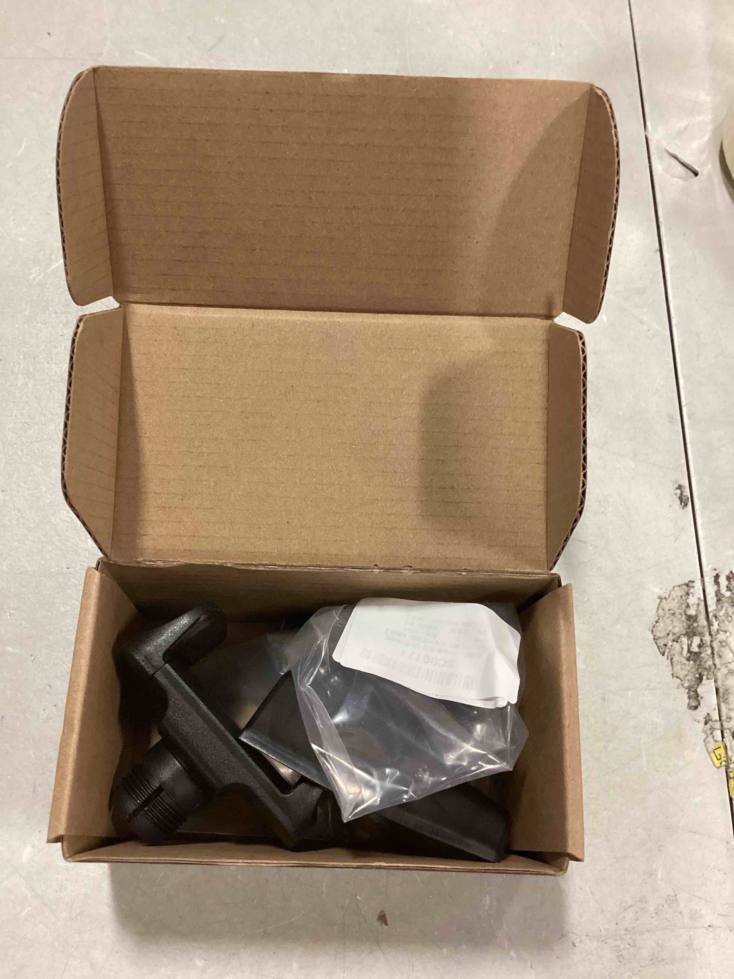 https://s3.amazonaws.com/lotting-images-prod/bidfta/RED6241142_1713966744418.jpeg