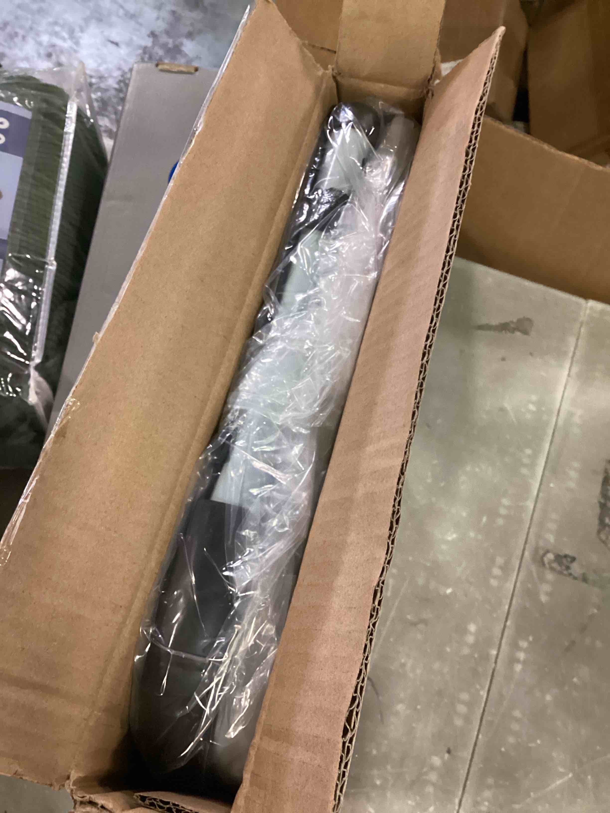 https://s3.amazonaws.com/lotting-images-prod/bidfta/RED6241383_1714405511520.jpeg