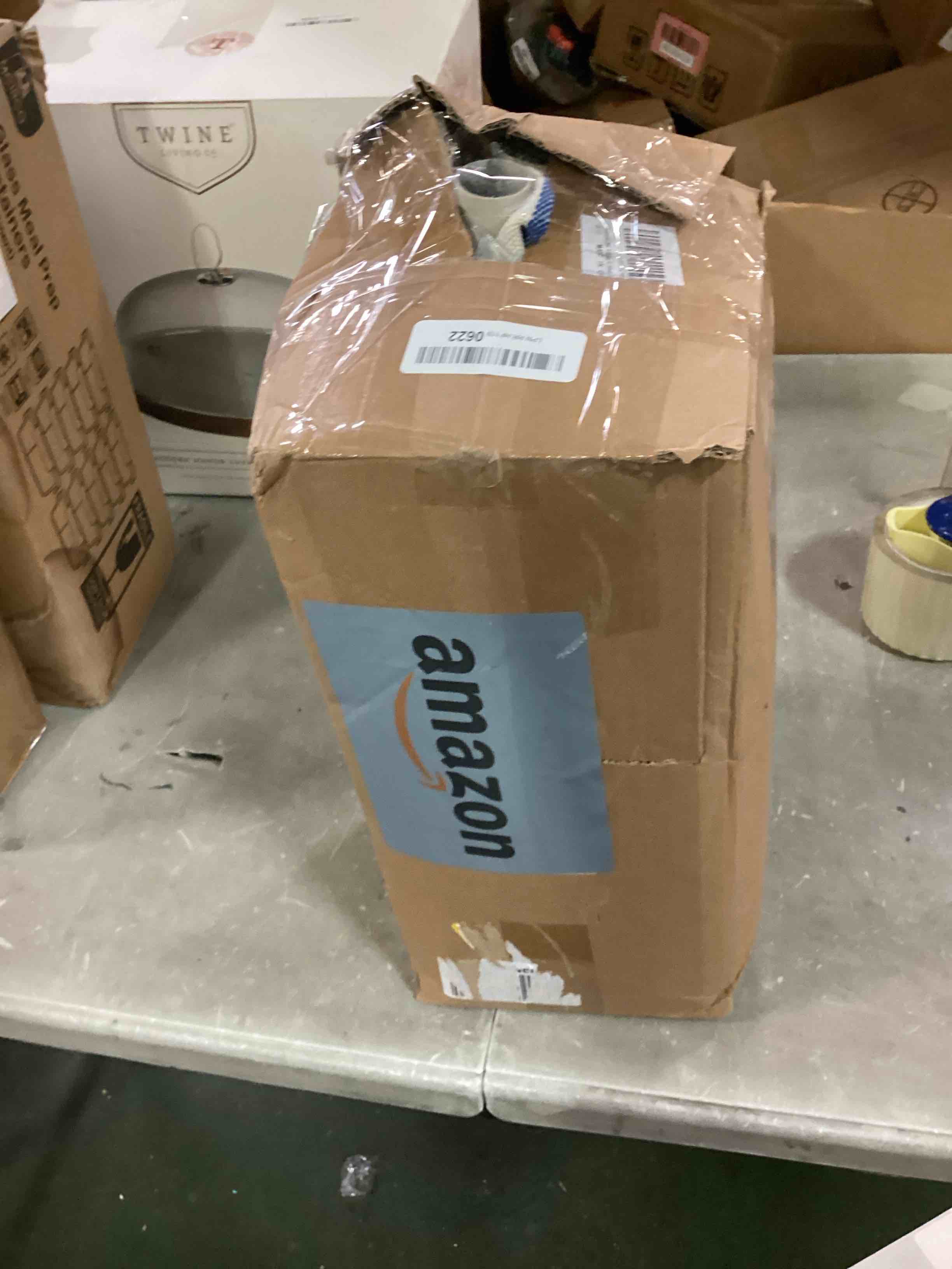 https://s3.amazonaws.com/lotting-images-prod/bidfta/RED6241411_1714410193351.jpeg