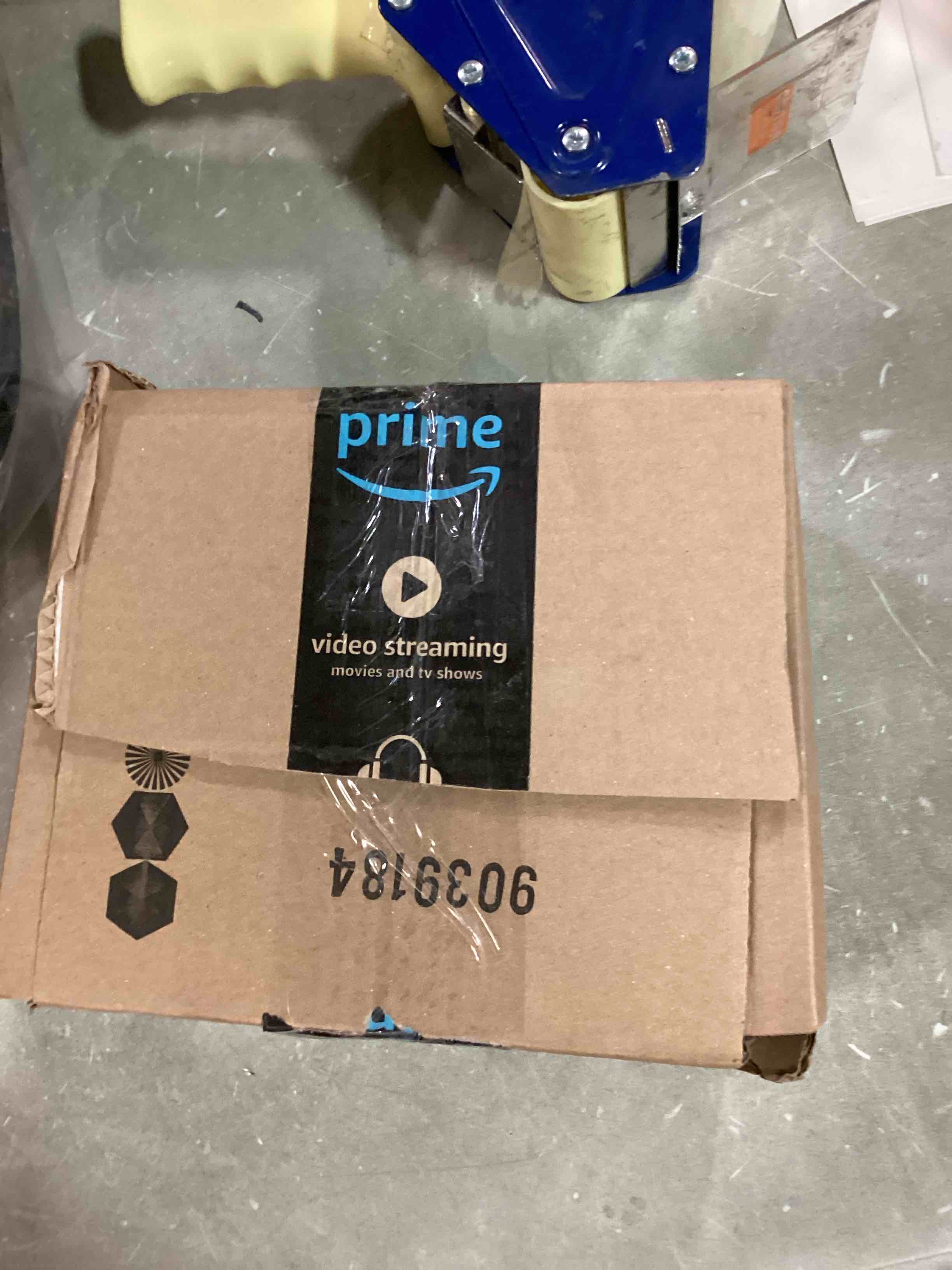 https://s3.amazonaws.com/lotting-images-prod/bidfta/RED6241468_1714415880452.jpeg