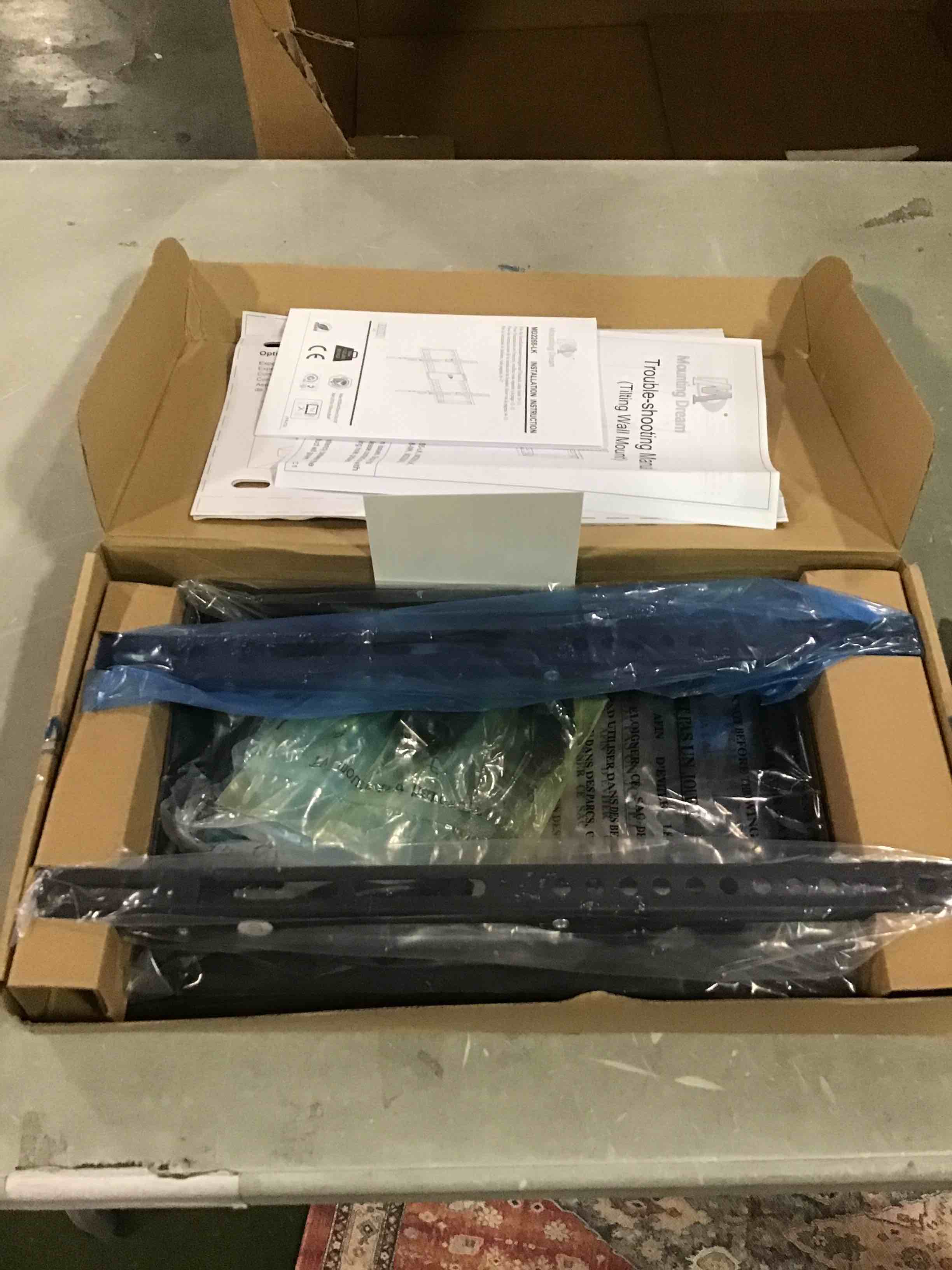 https://s3.amazonaws.com/lotting-images-prod/bidfta/RED6241580_1714481521610.jpeg