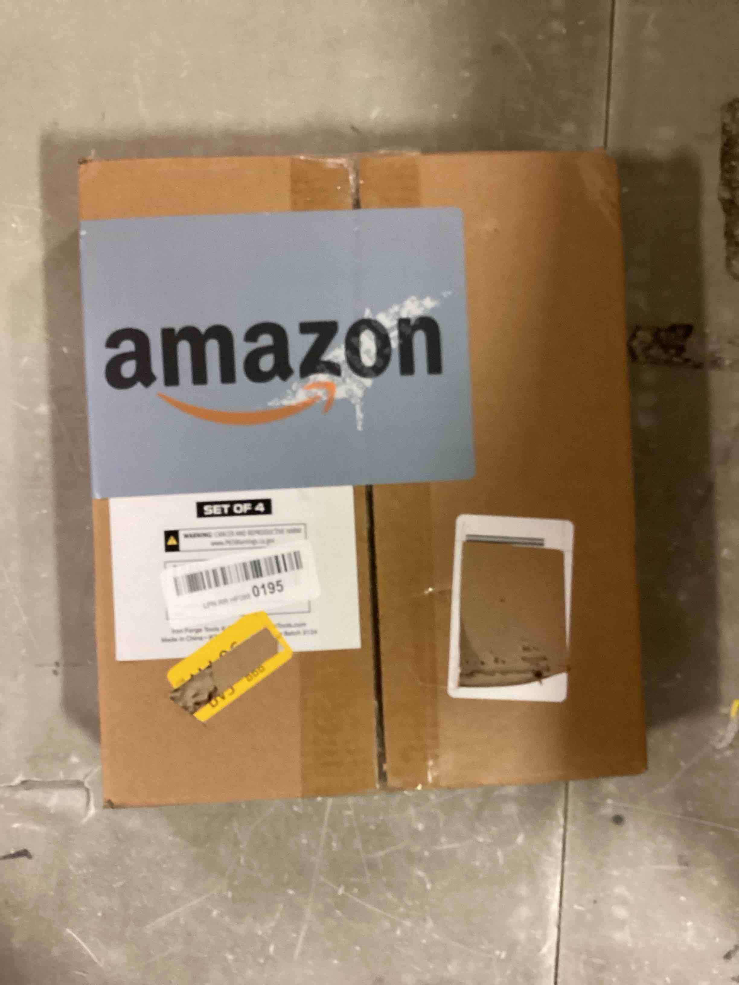 https://s3.amazonaws.com/lotting-images-prod/bidfta/RED6241818_1714660767818.jpeg