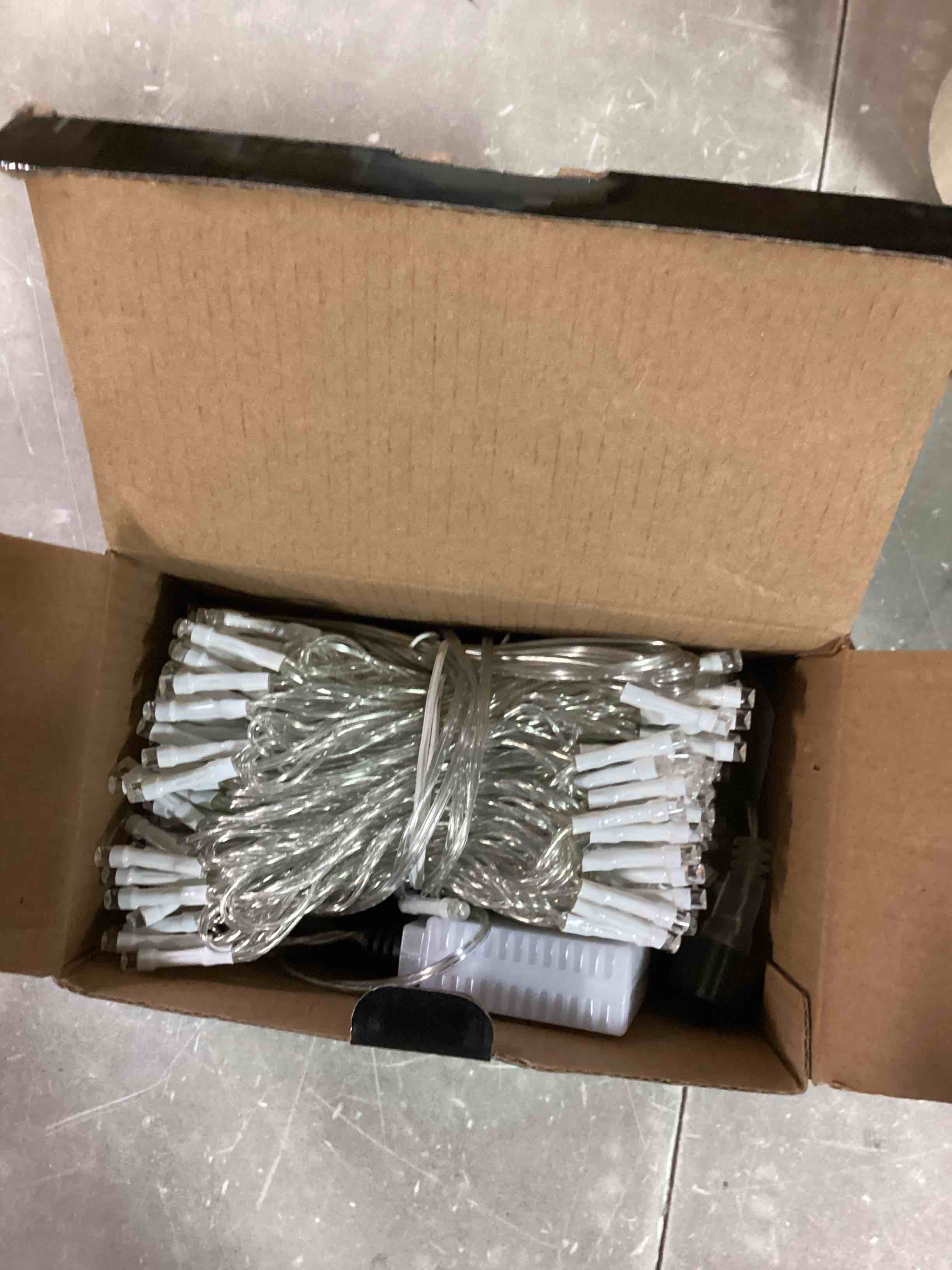 https://s3.amazonaws.com/lotting-images-prod/bidfta/RED6241823_1714661038841.jpeg