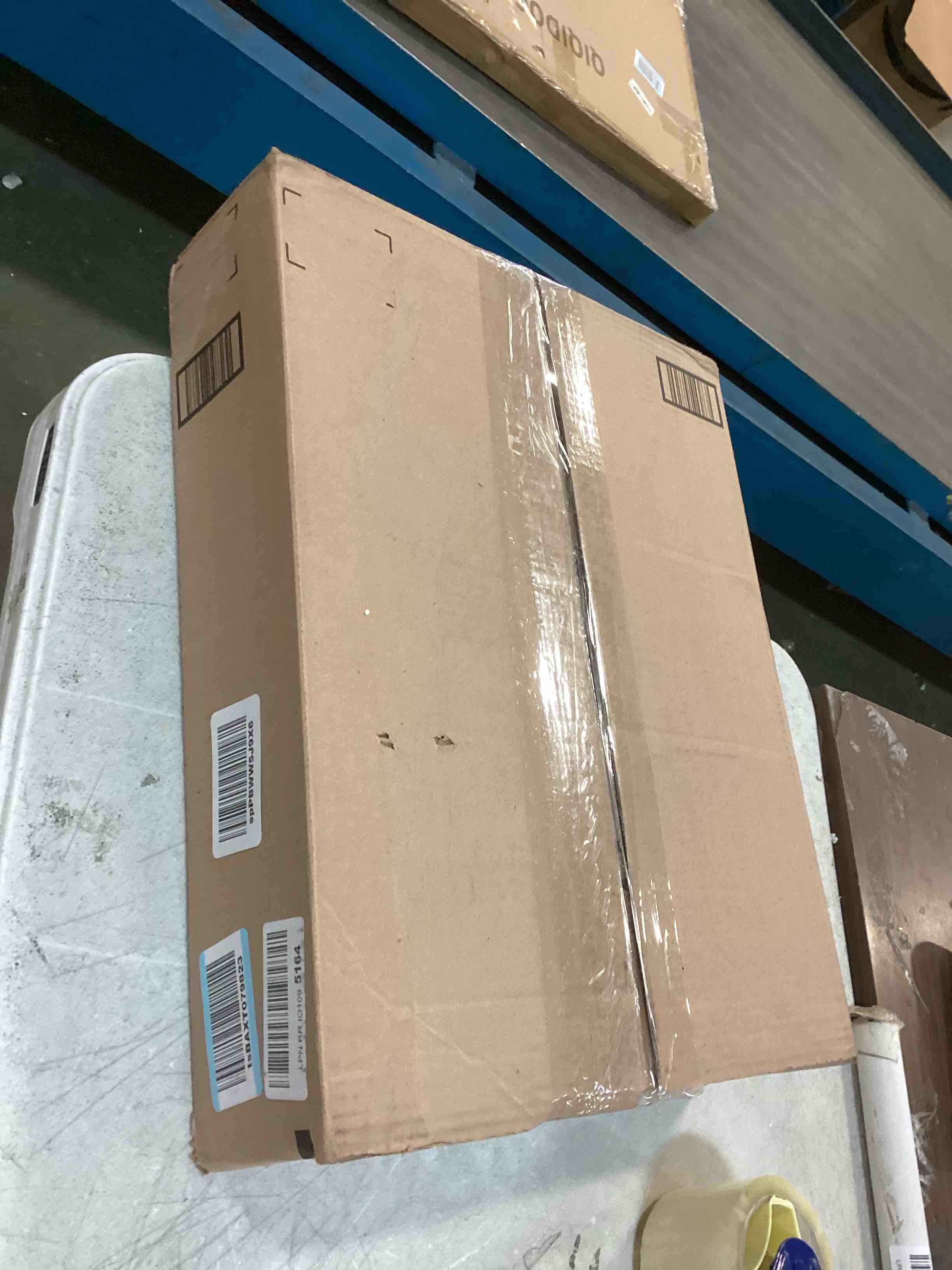 https://s3.amazonaws.com/lotting-images-prod/bidfta/RED6242500_1713966849940.jpeg