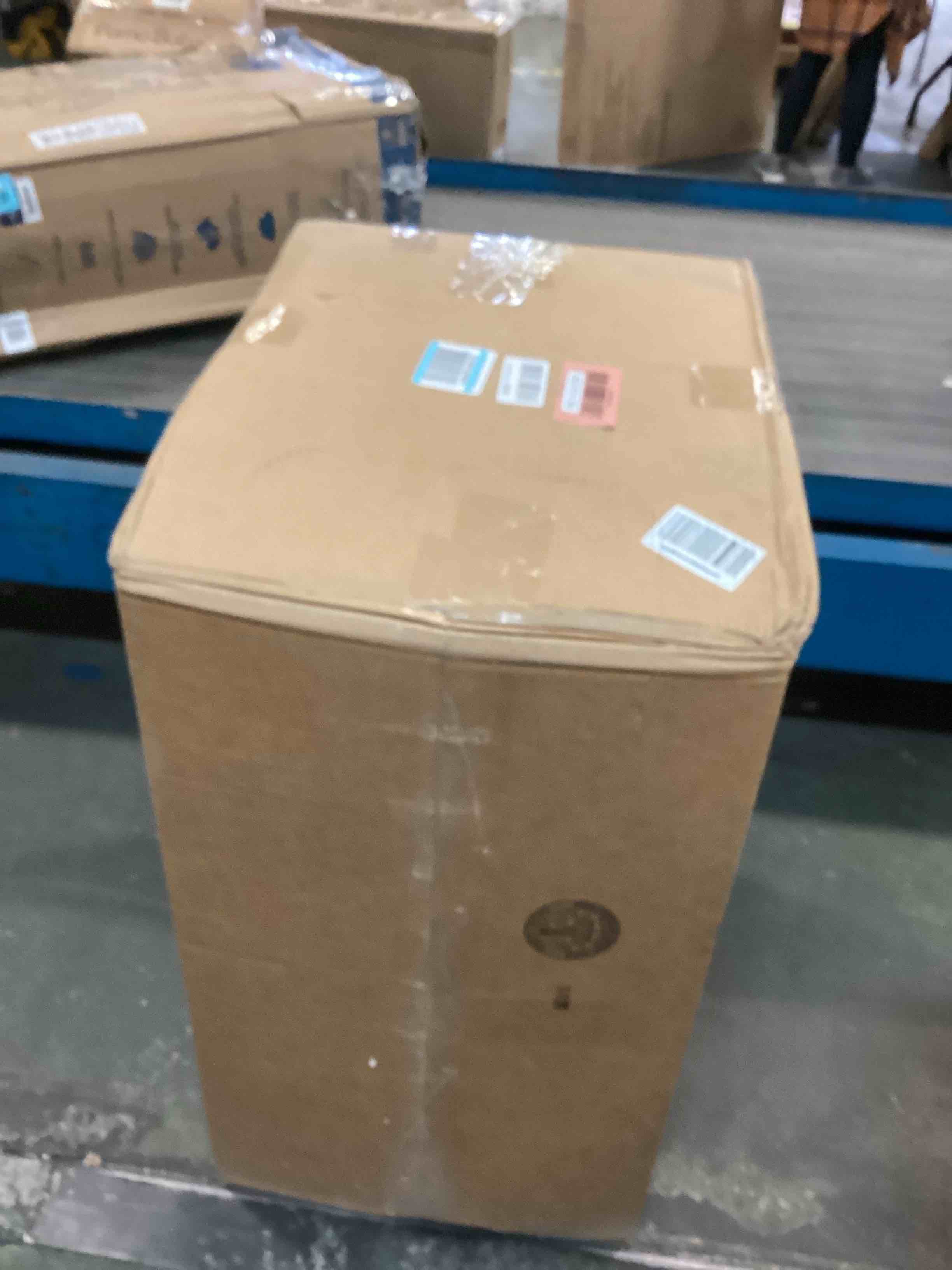 https://s3.amazonaws.com/lotting-images-prod/bidfta/RED6242566_1713975635741.jpeg
