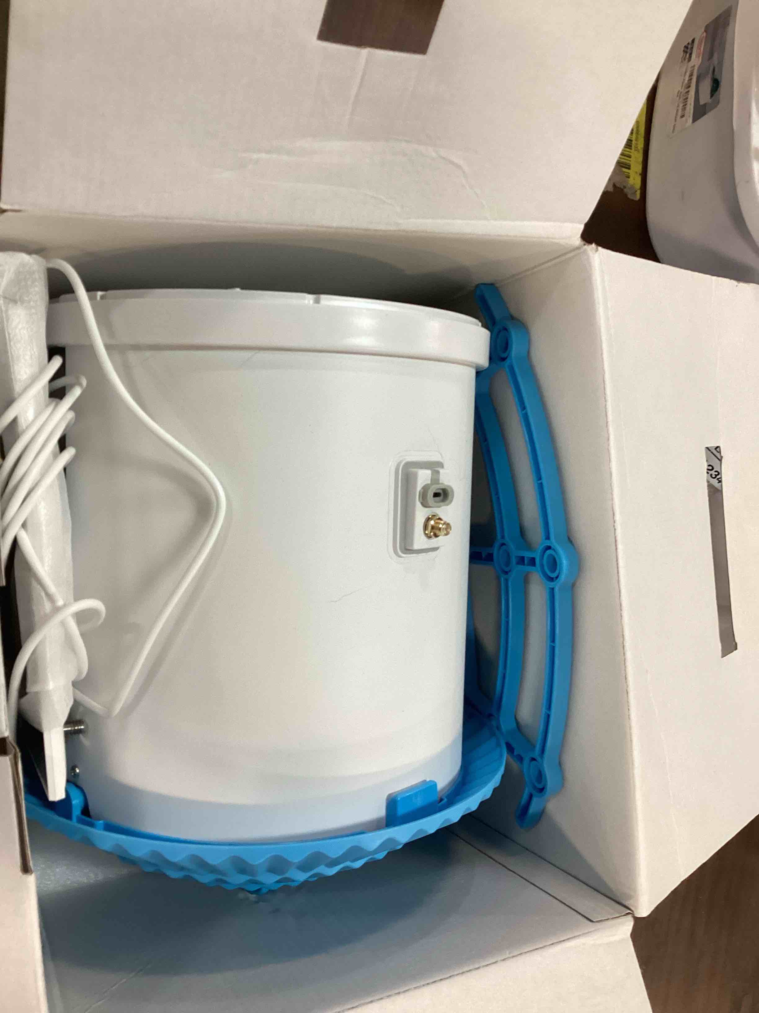 https://s3.amazonaws.com/lotting-images-prod/bidfta/RED6242716_1714052442607.jpeg