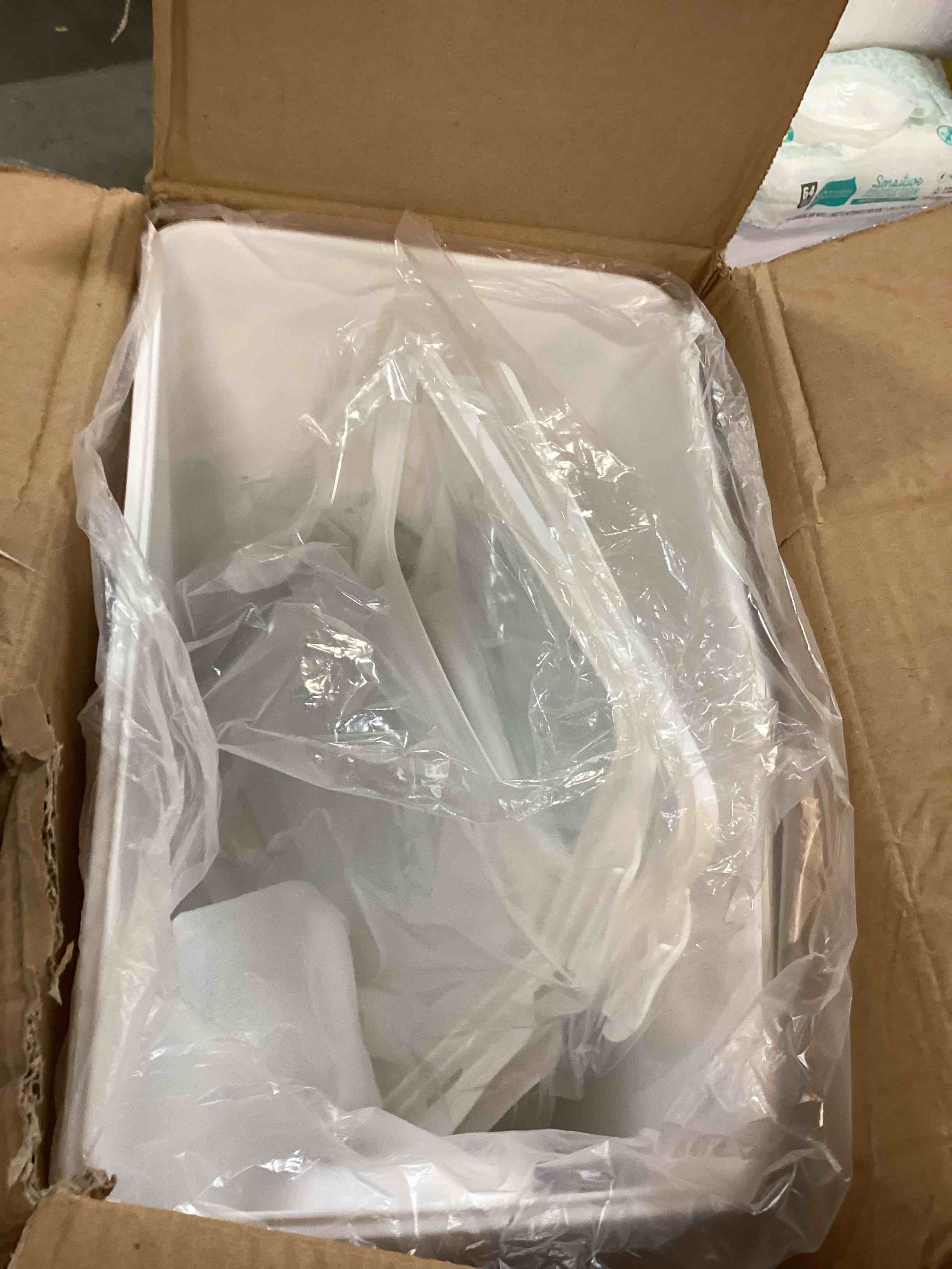 https://s3.amazonaws.com/lotting-images-prod/bidfta/RED6242720_1714052826596.jpeg