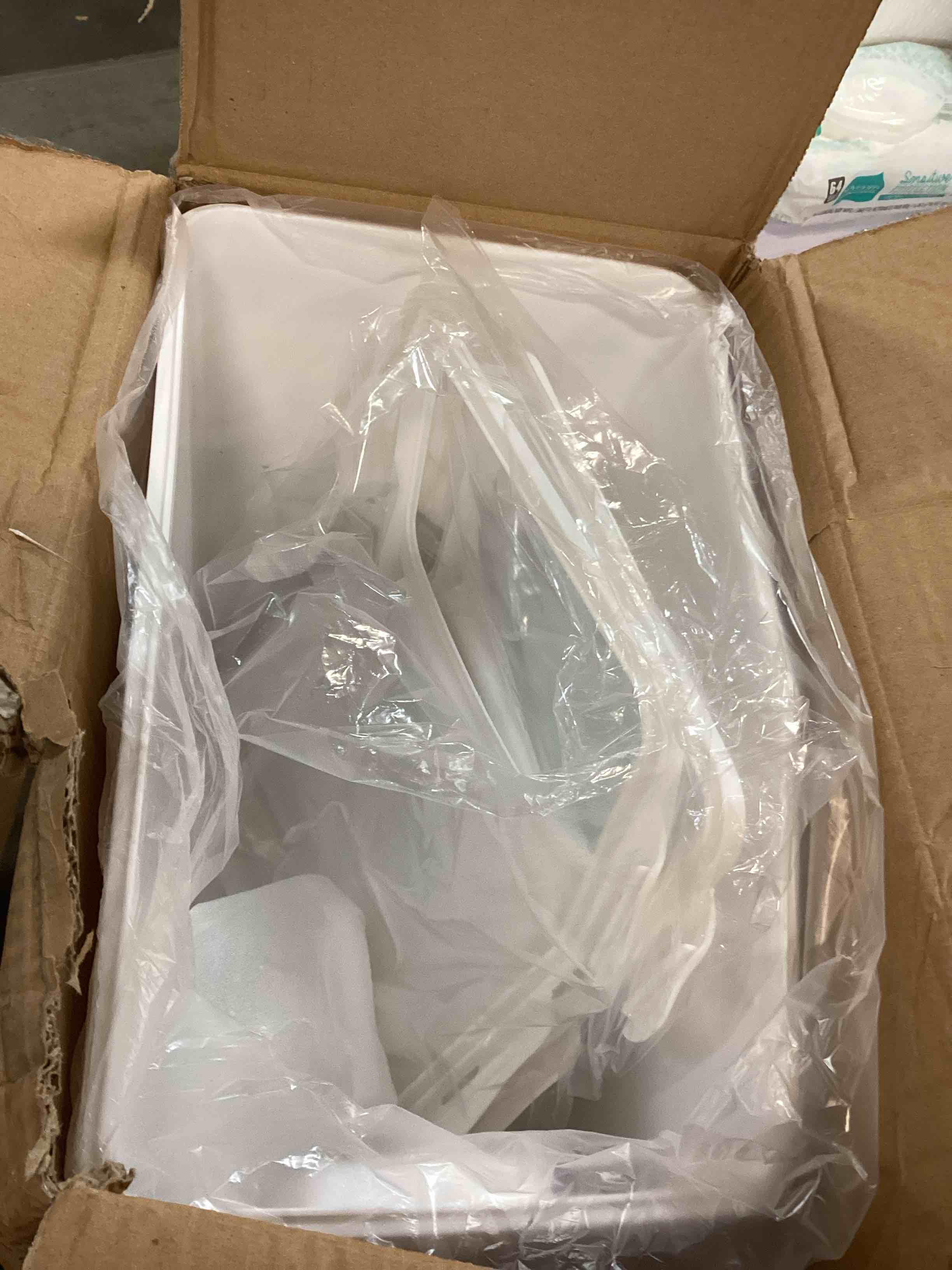 https://s3.amazonaws.com/lotting-images-prod/bidfta/RED6242720_1714052827996.jpeg