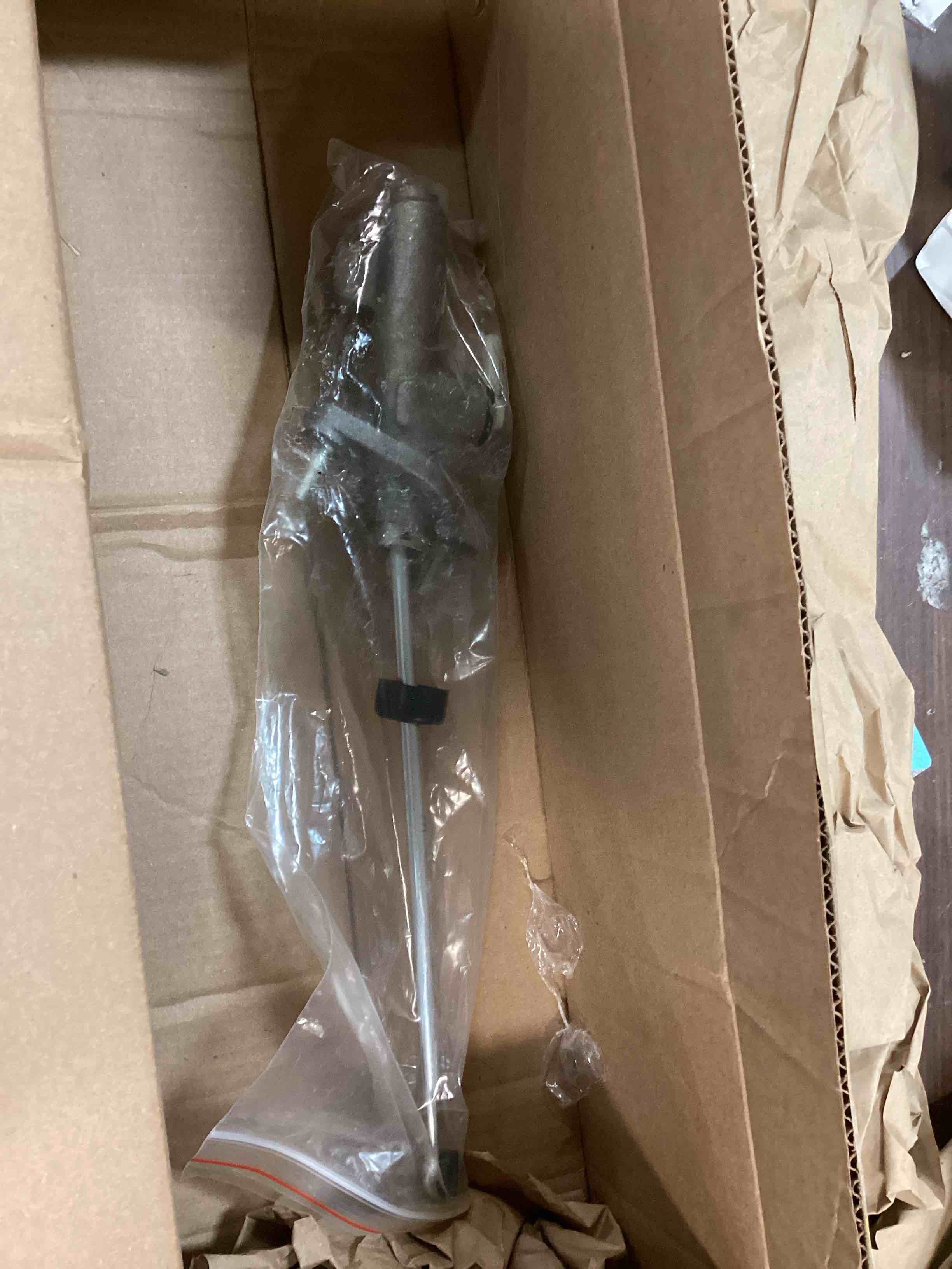 https://s3.amazonaws.com/lotting-images-prod/bidfta/RED6242746_1714057182044.jpeg