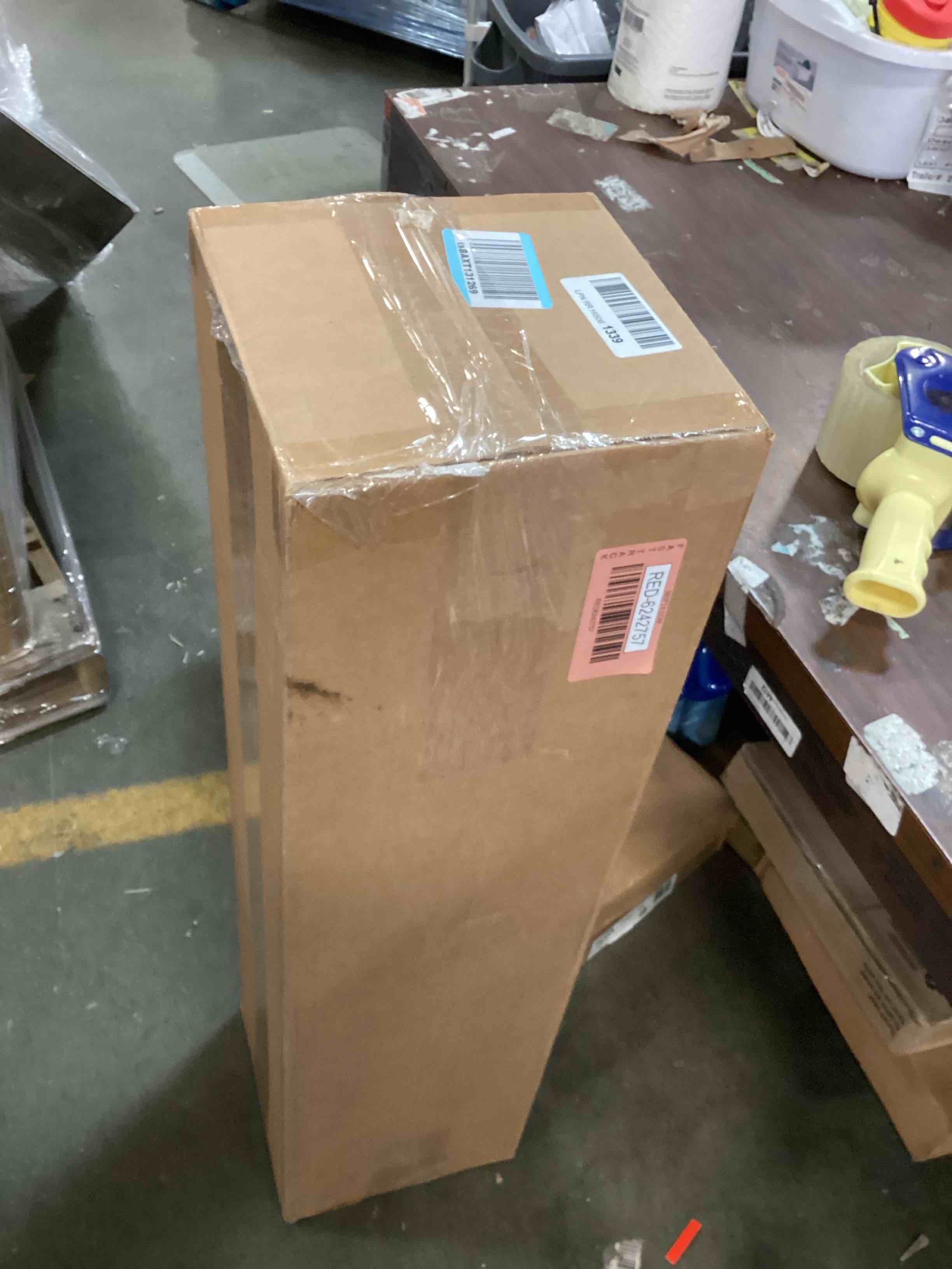 https://s3.amazonaws.com/lotting-images-prod/bidfta/RED6242757_1714058316625.jpeg