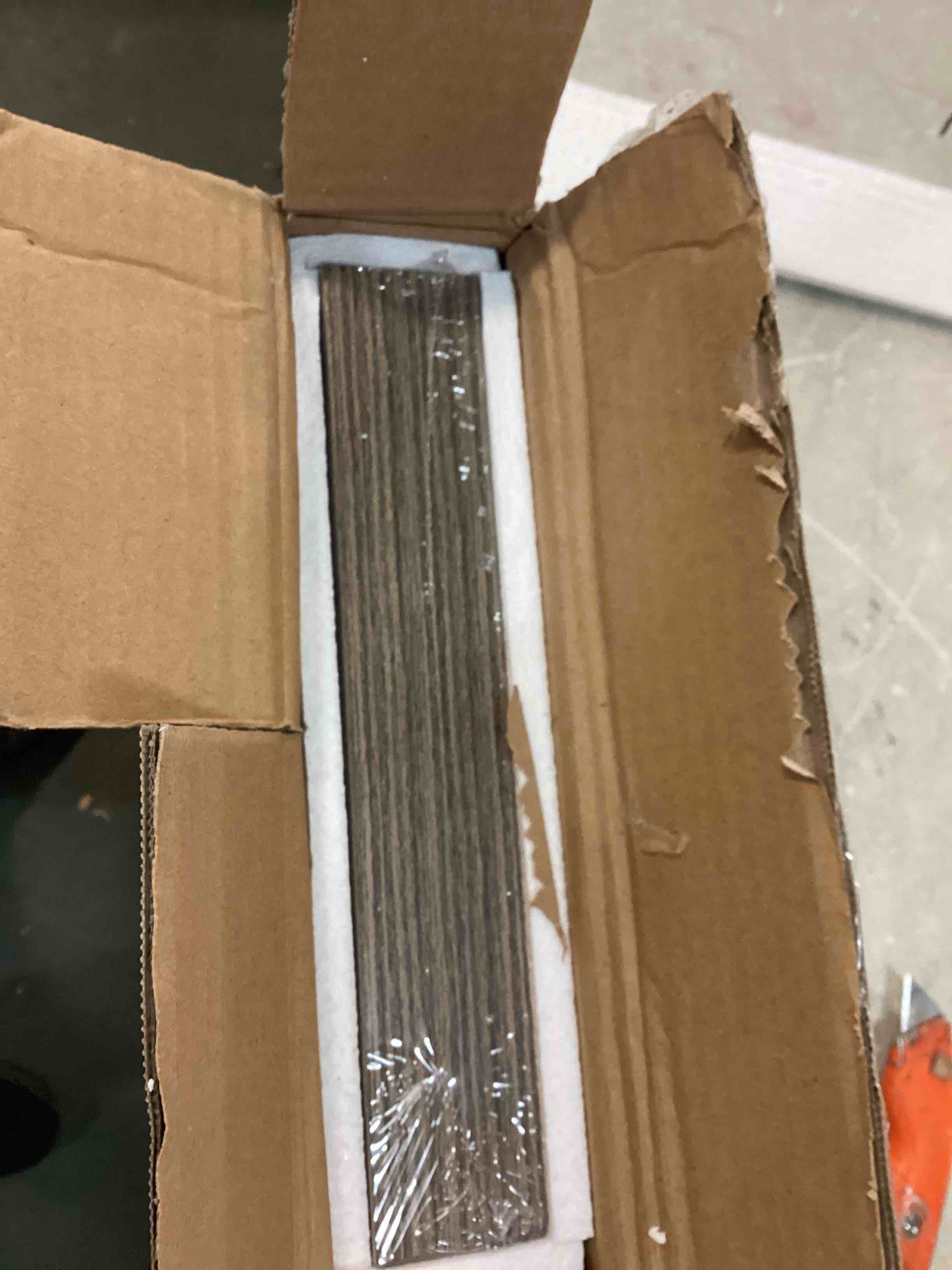 https://s3.amazonaws.com/lotting-images-prod/bidfta/RED6242917_1714137448129.jpeg
