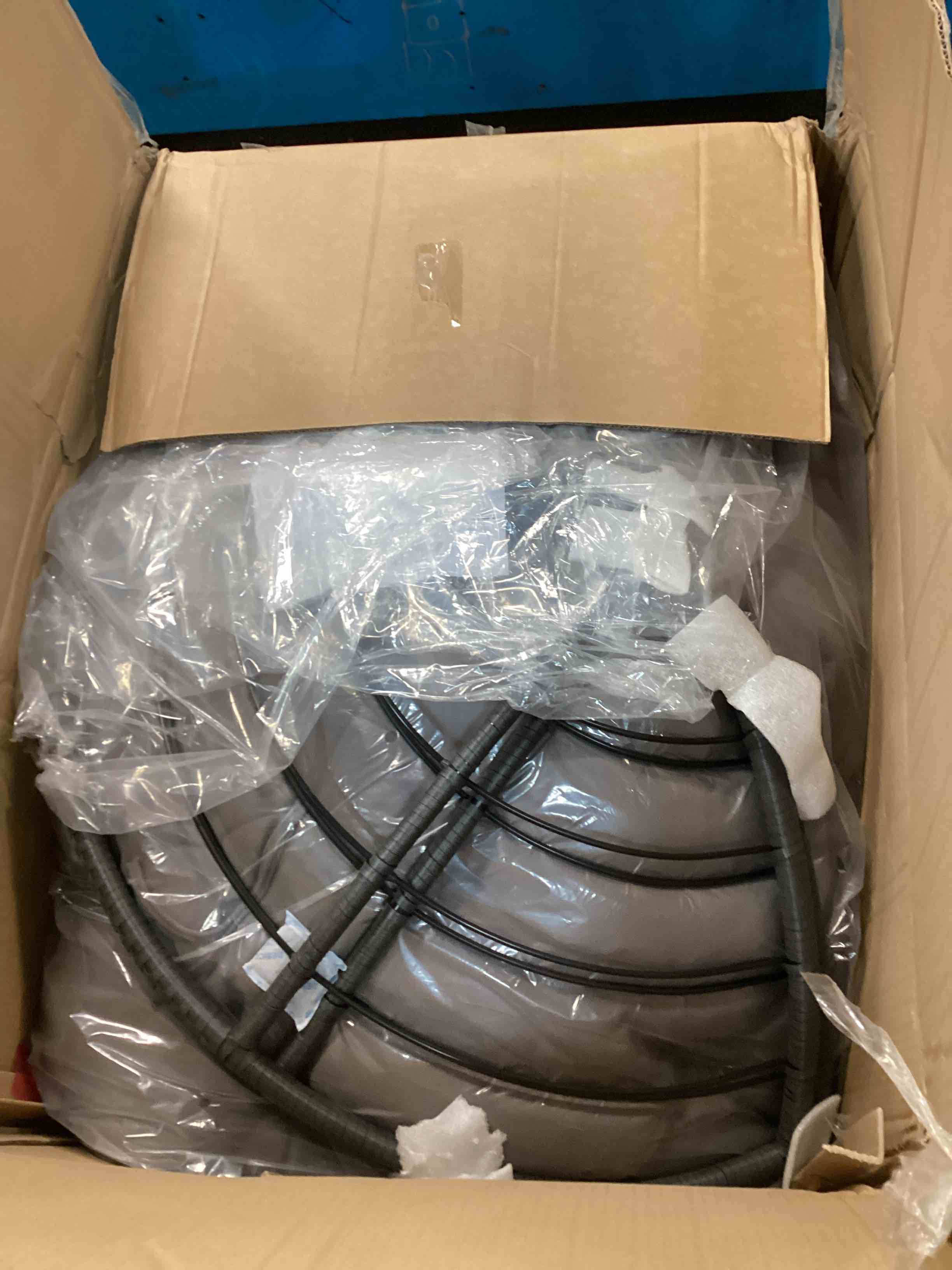 https://s3.amazonaws.com/lotting-images-prod/bidfta/RED6242963_1714145332628.jpeg