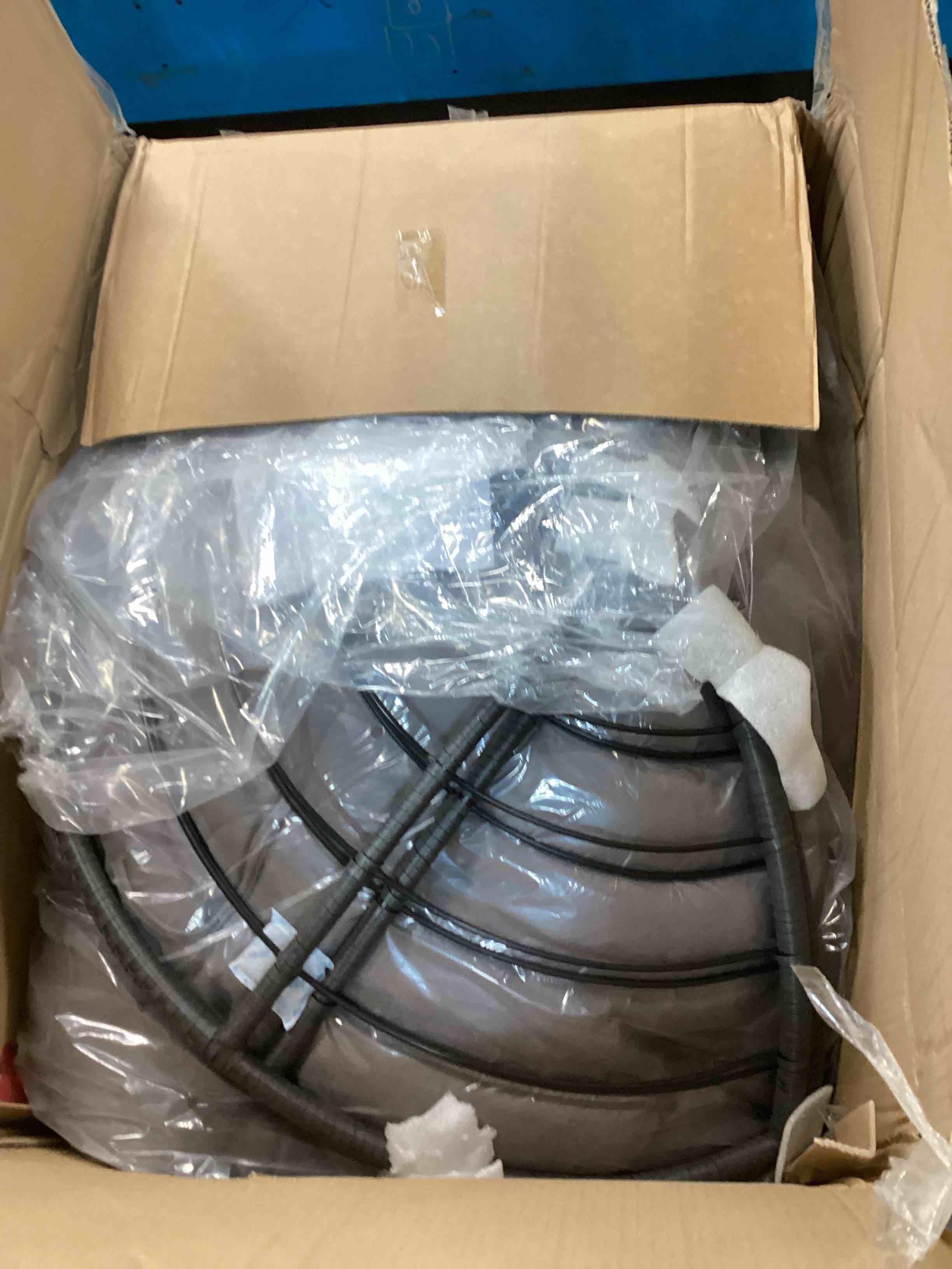 https://s3.amazonaws.com/lotting-images-prod/bidfta/RED6242963_1714145333699.jpeg