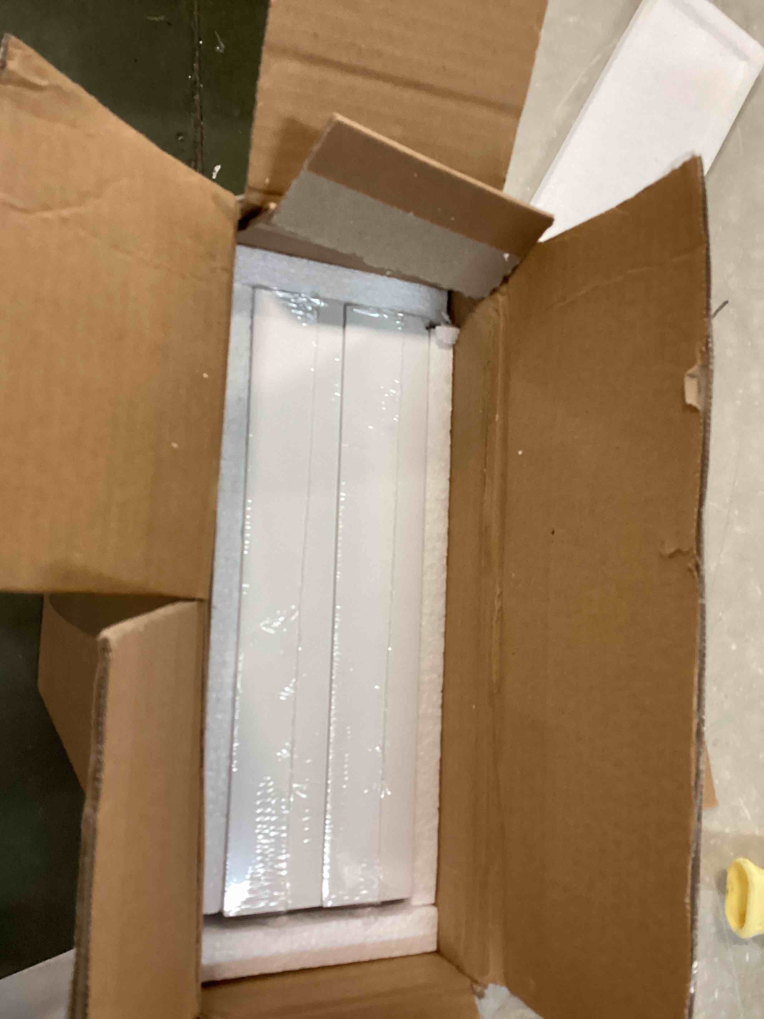 https://s3.amazonaws.com/lotting-images-prod/bidfta/RED6243002_1714153536095.jpeg