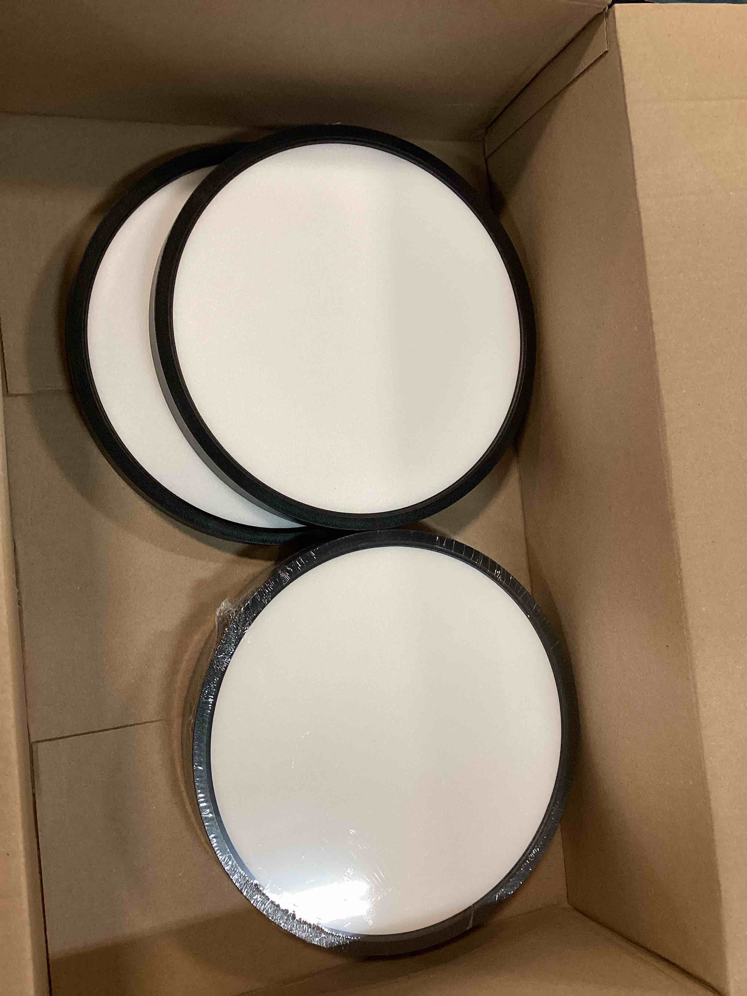 https://s3.amazonaws.com/lotting-images-prod/bidfta/RED6243068_1714391654442.jpeg