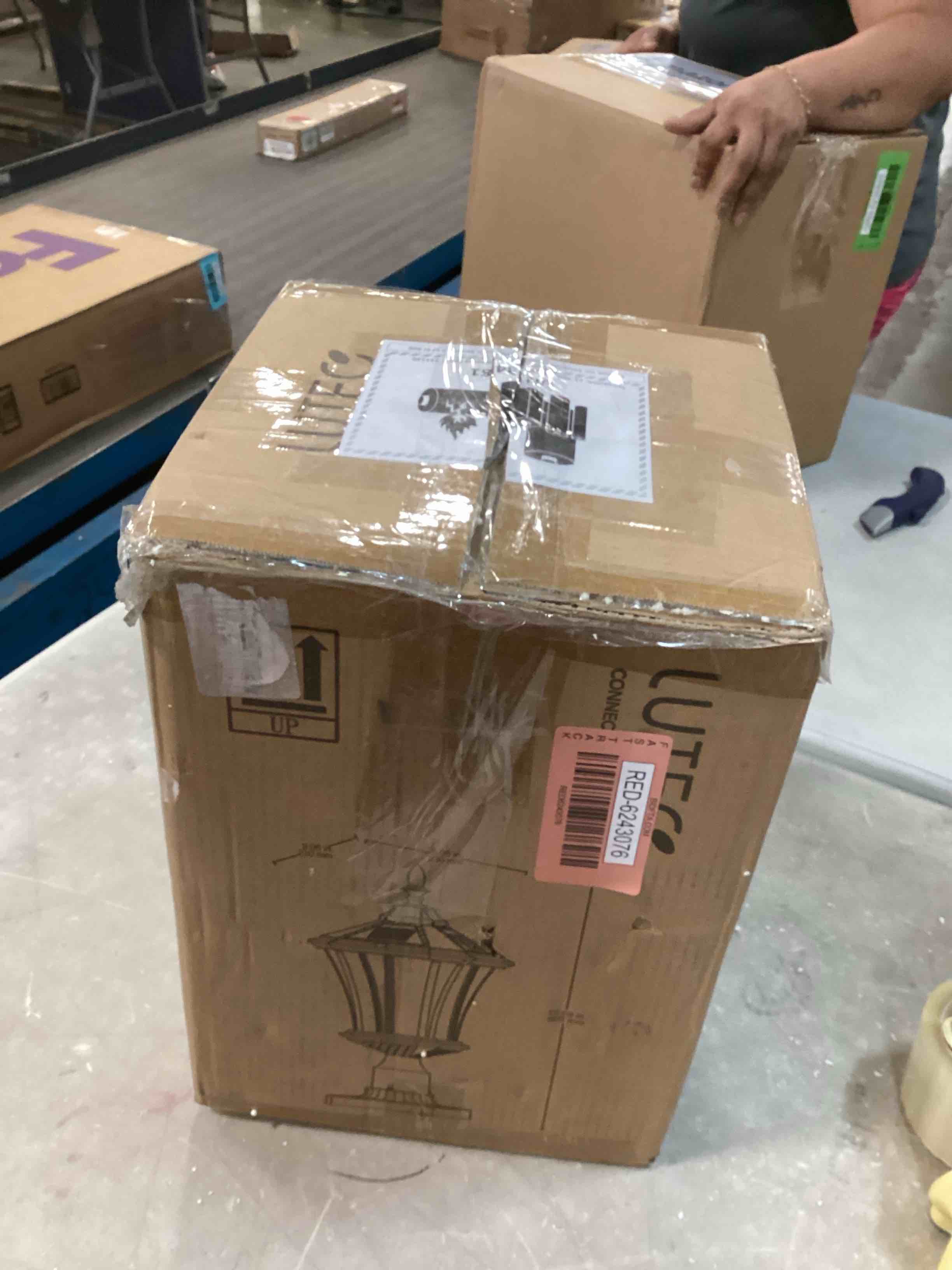 https://s3.amazonaws.com/lotting-images-prod/bidfta/RED6243076_1714392494513.jpeg