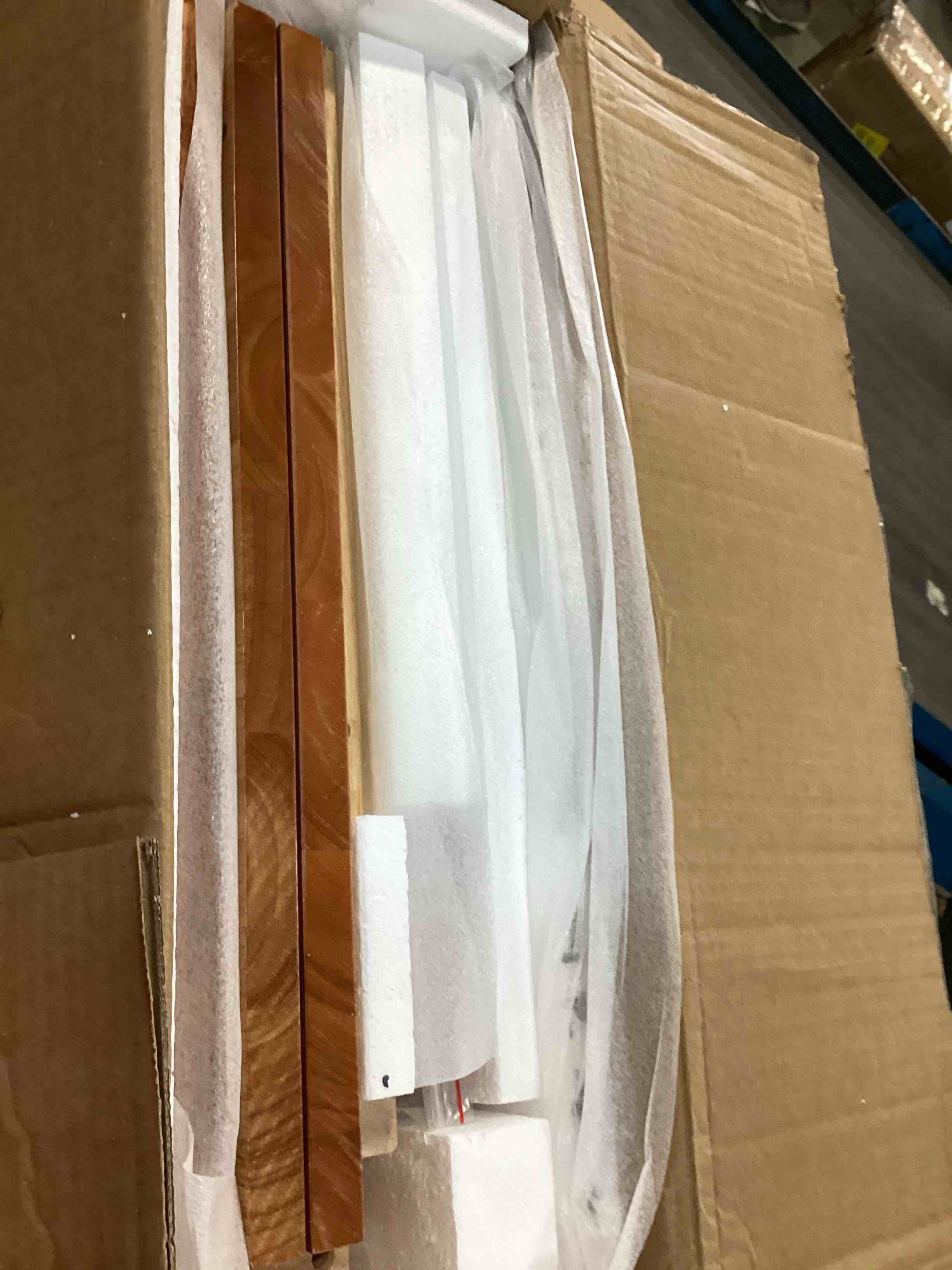 https://s3.amazonaws.com/lotting-images-prod/bidfta/RED6243209_1714411854987.jpeg