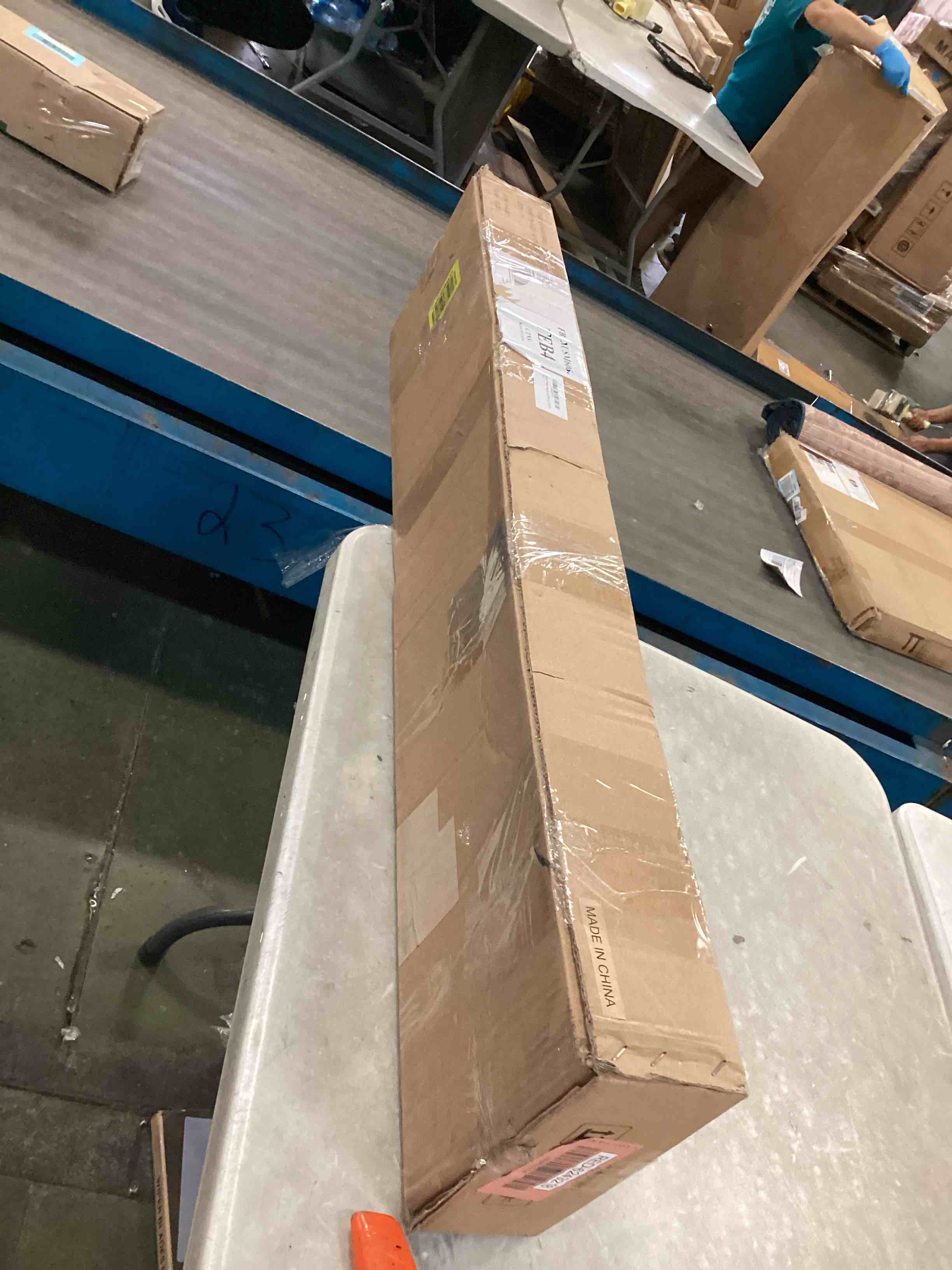 https://s3.amazonaws.com/lotting-images-prod/bidfta/RED6243218_1714413146787.jpeg