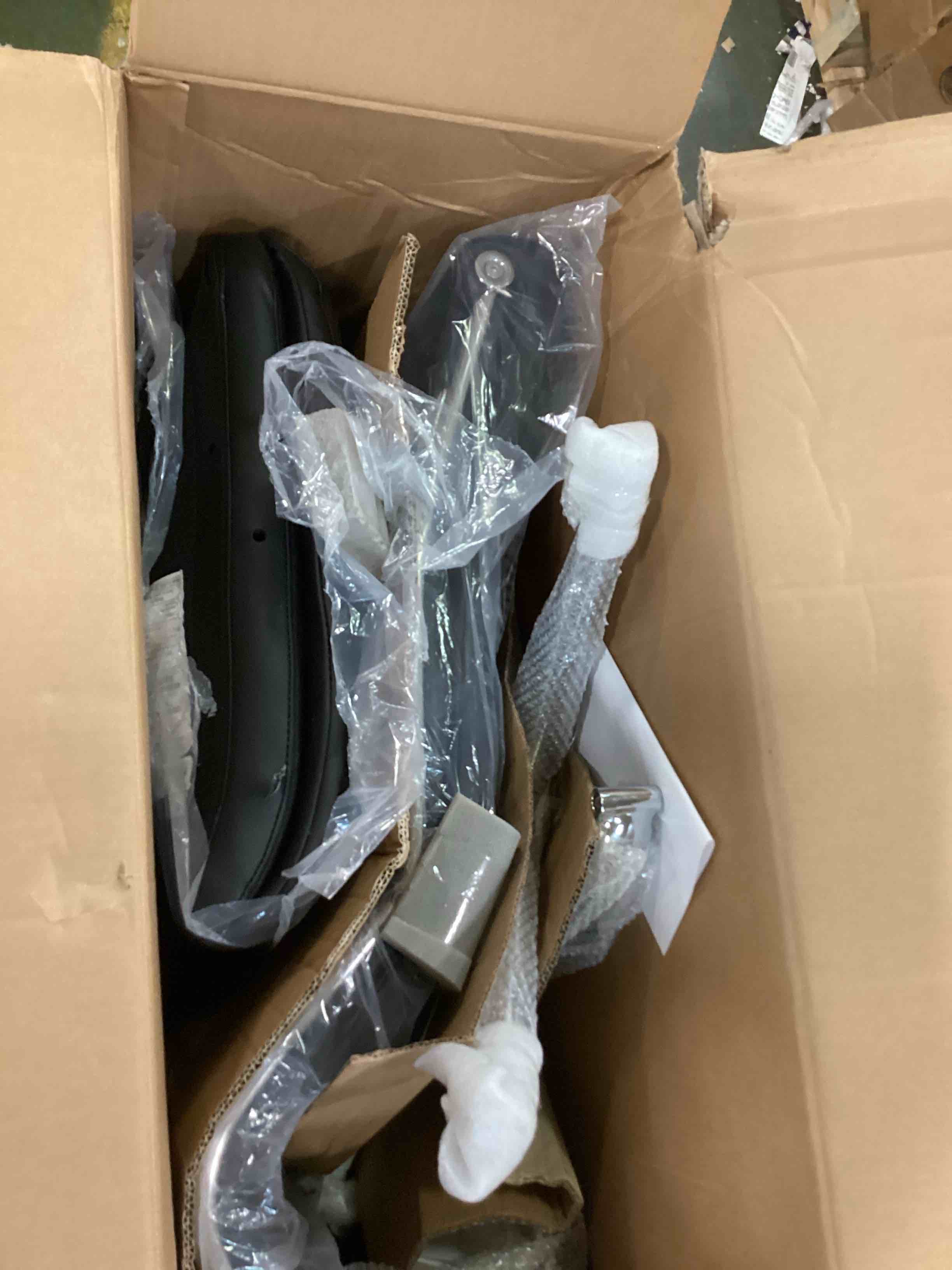 https://s3.amazonaws.com/lotting-images-prod/bidfta/RED6243348_1714484736651.jpeg