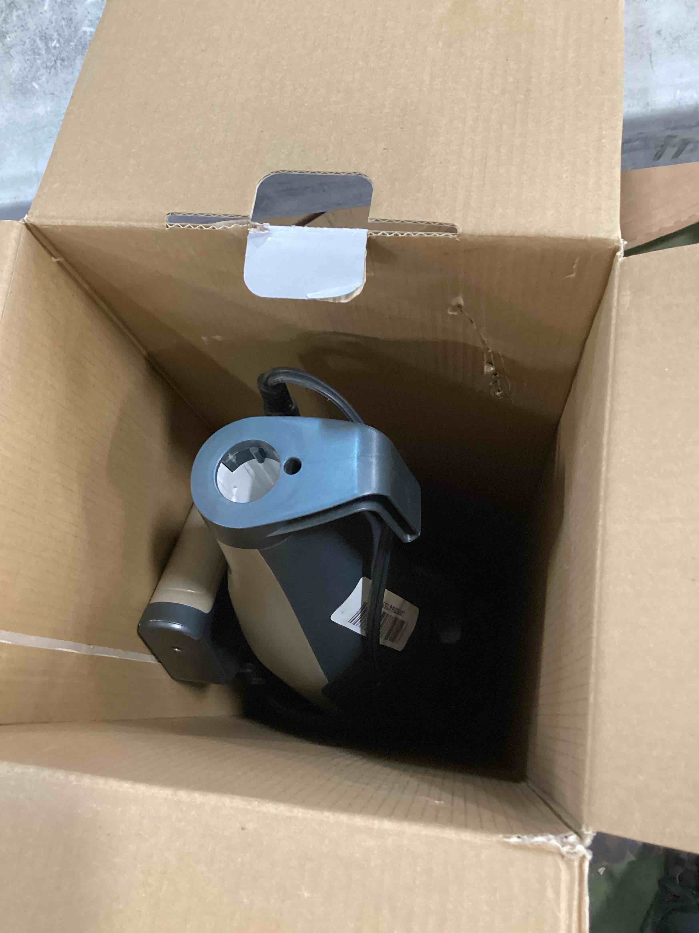 https://s3.amazonaws.com/lotting-images-prod/bidfta/RED6243397_1714491957295.jpeg