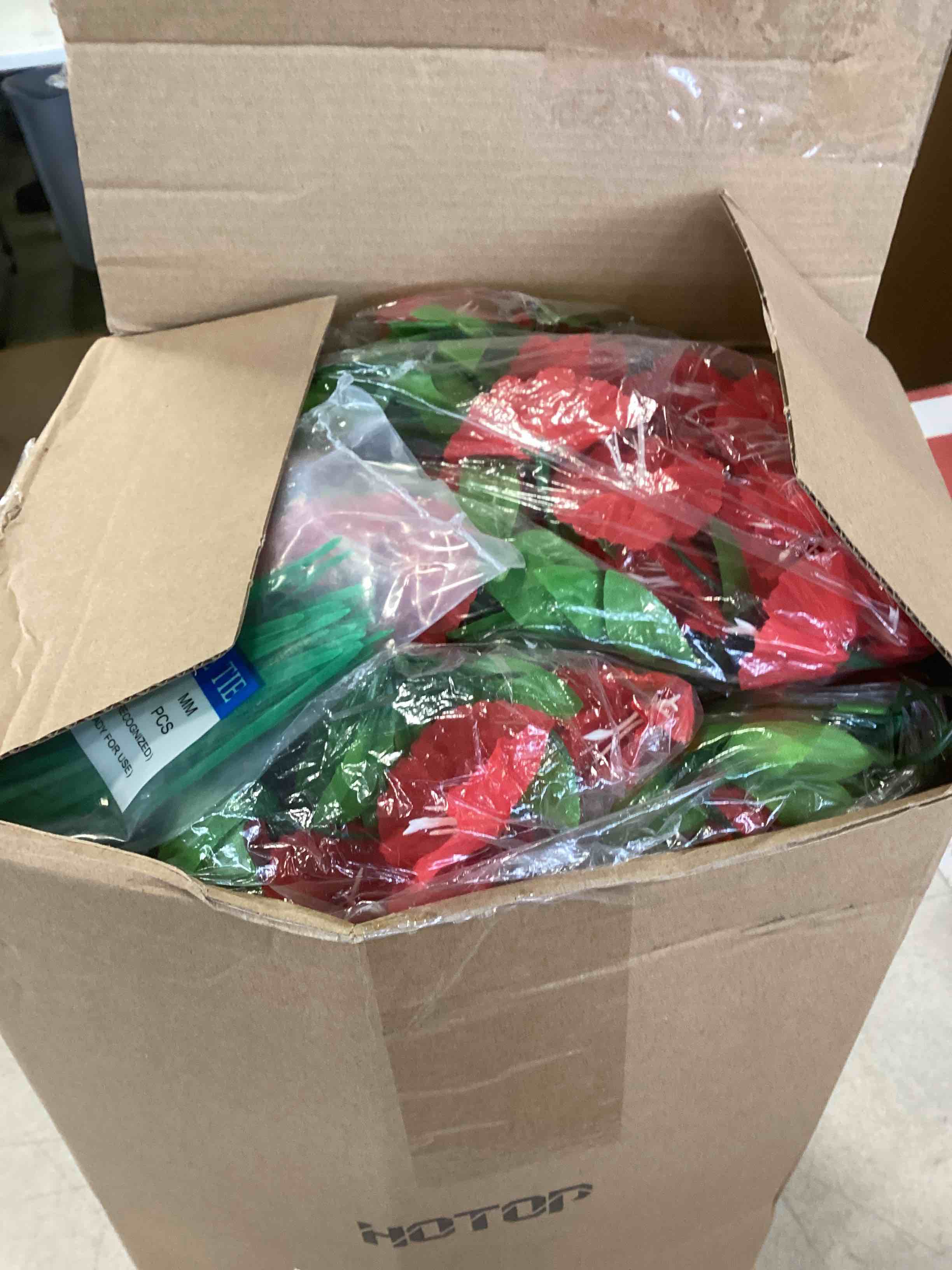 https://s3.amazonaws.com/lotting-images-prod/bidfta/RED6246013_1713879268594.jpeg