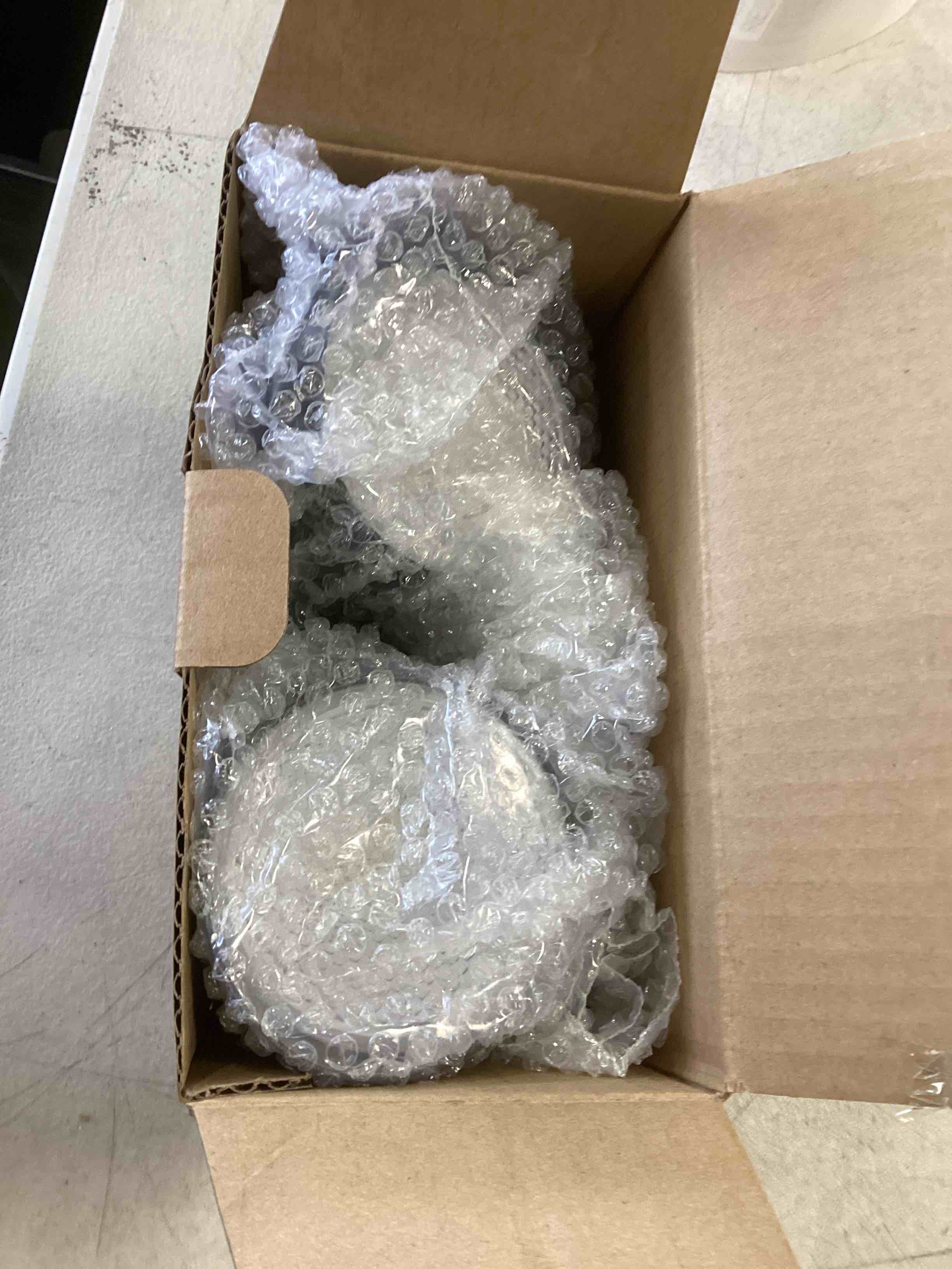 https://s3.amazonaws.com/lotting-images-prod/bidfta/RED6246083_1713883743402.jpeg