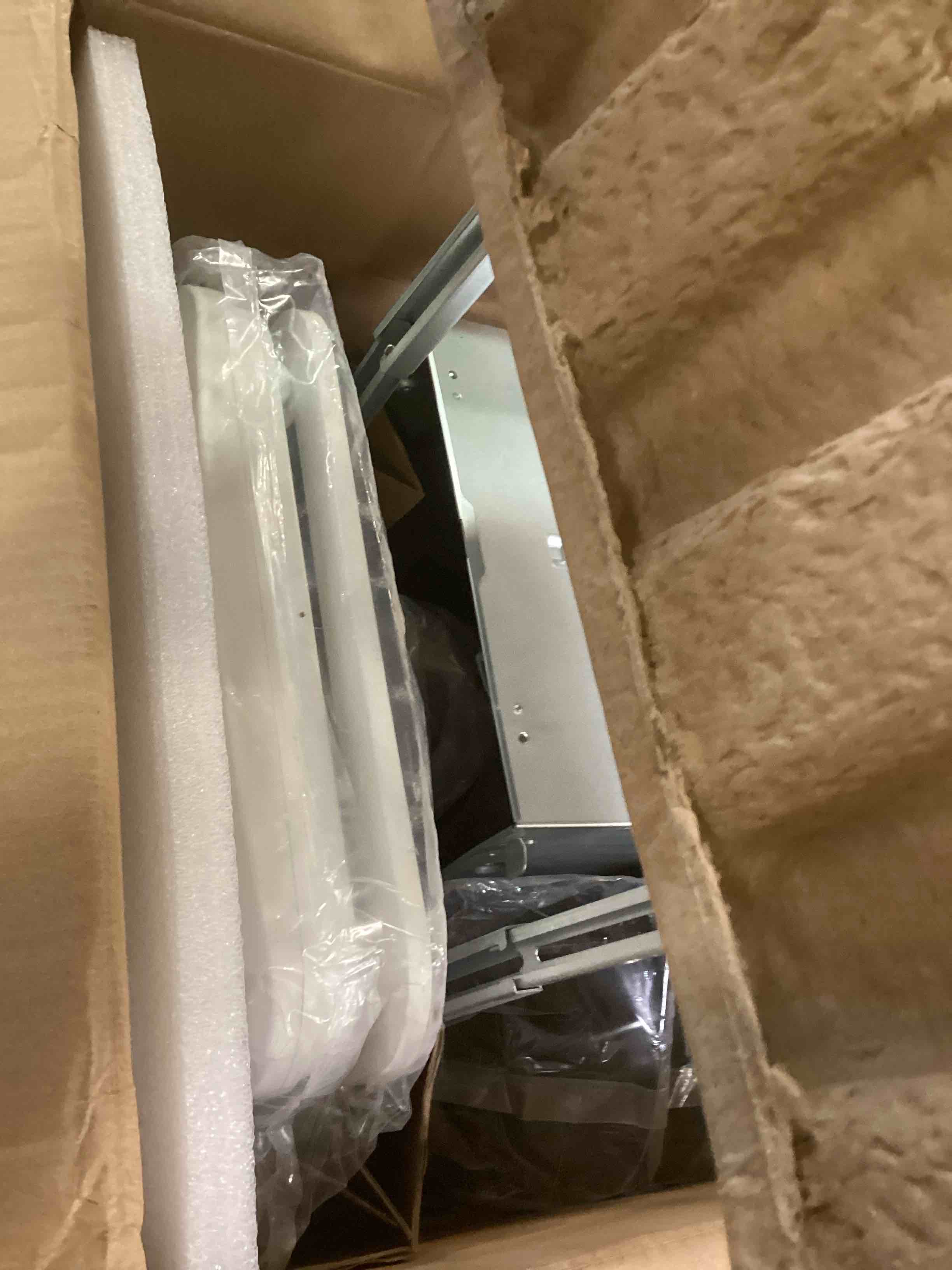 https://s3.amazonaws.com/lotting-images-prod/bidfta/RED6246448_1713362017980.jpeg