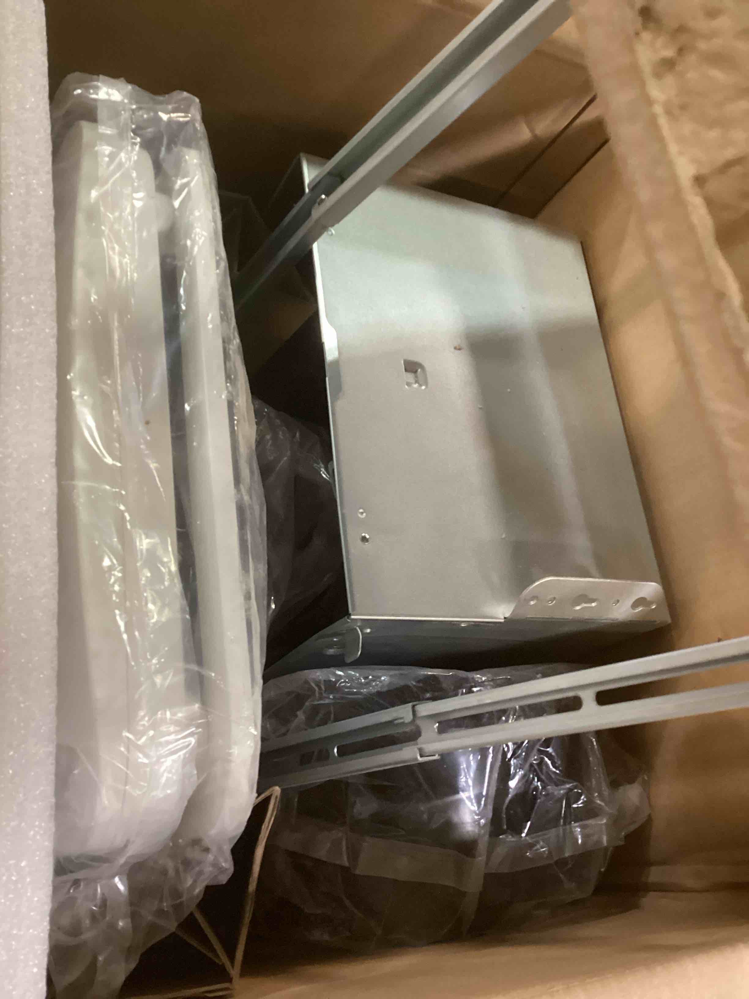https://s3.amazonaws.com/lotting-images-prod/bidfta/RED6246448_1713362020994.jpeg
