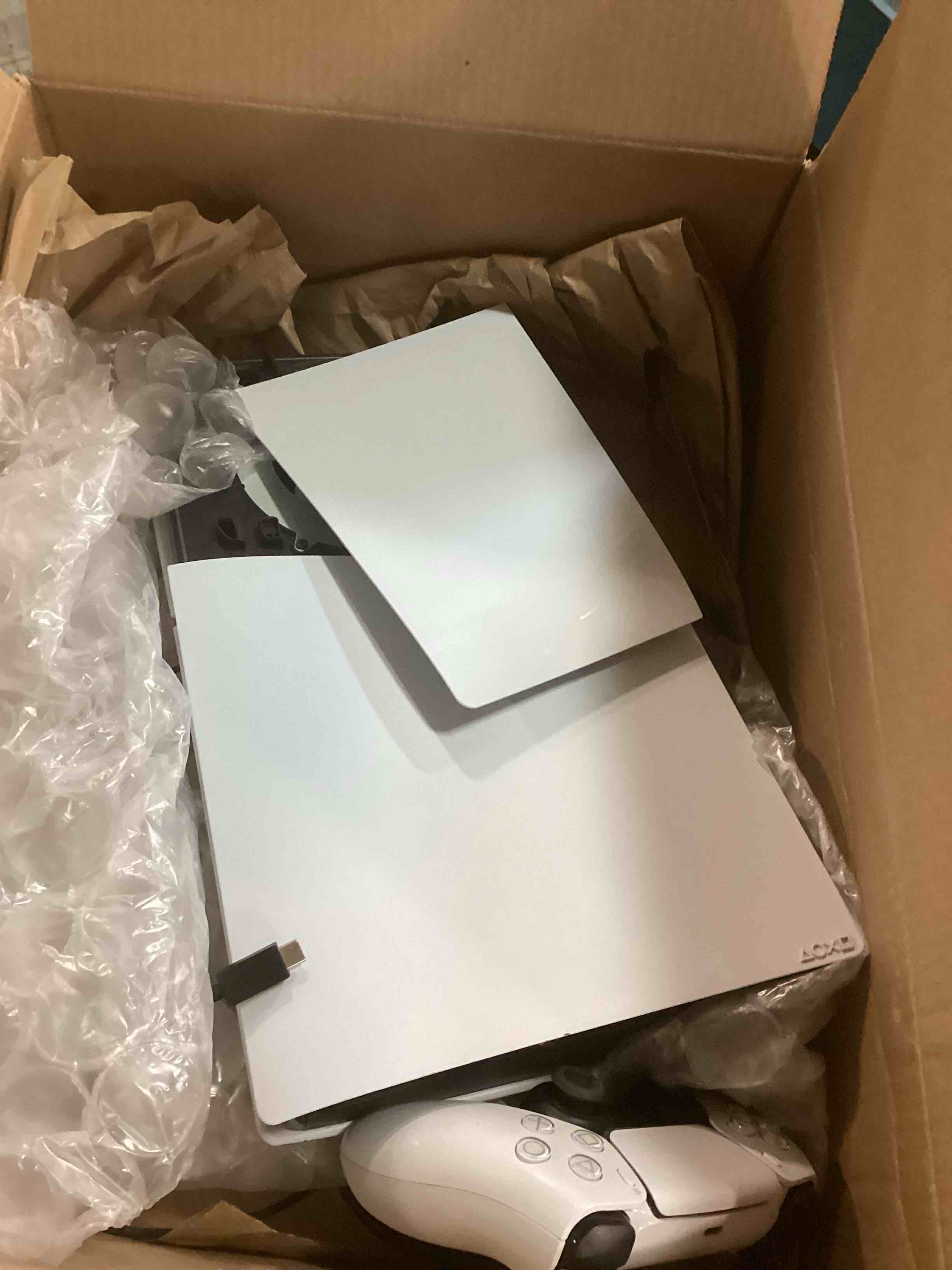 https://s3.amazonaws.com/lotting-images-prod/bidfta/RED6246597_1713437989257.jpeg